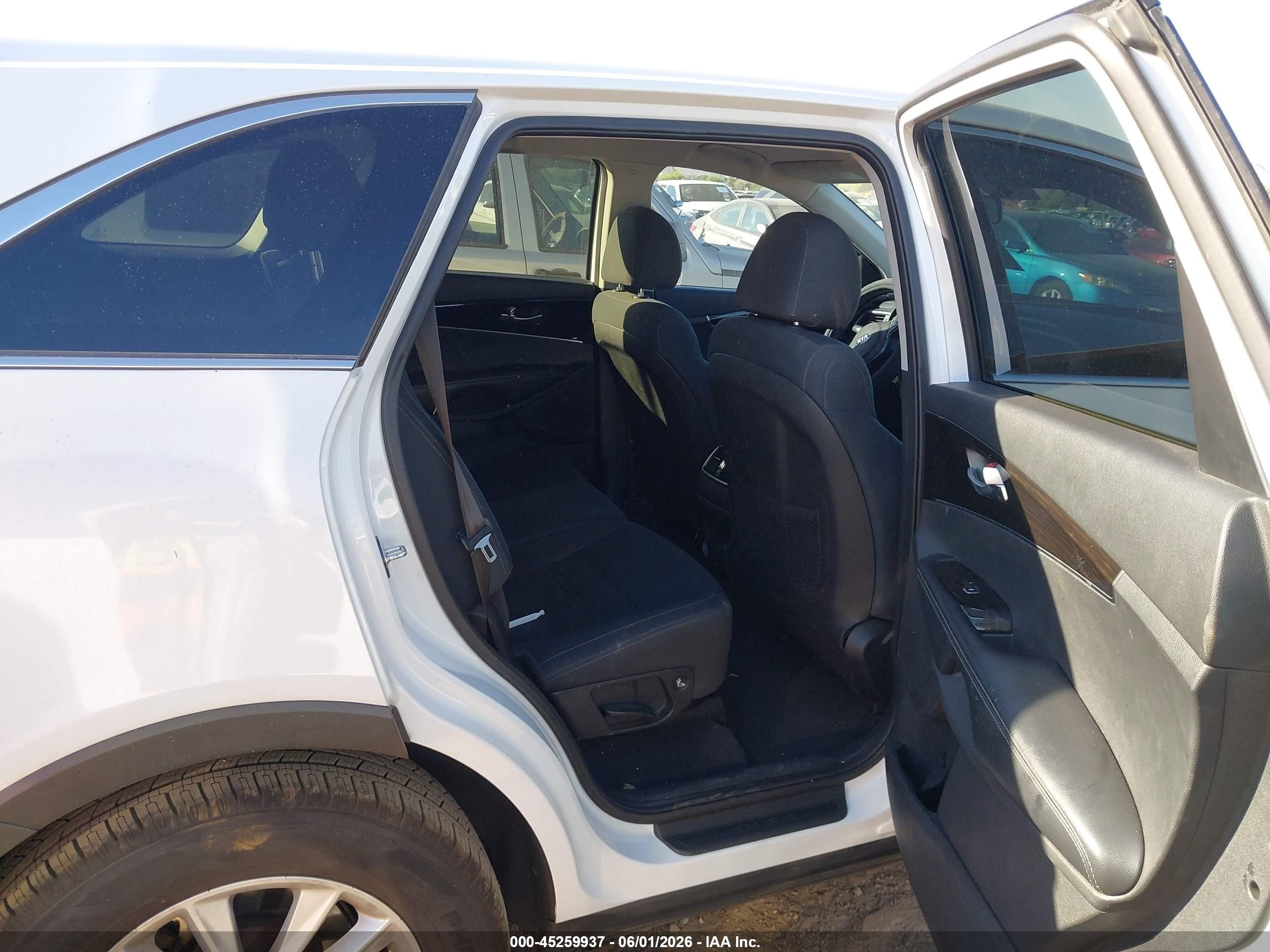 2020 Kia Sorento 2.4l L White vin: 5XYPG4A37LG682979