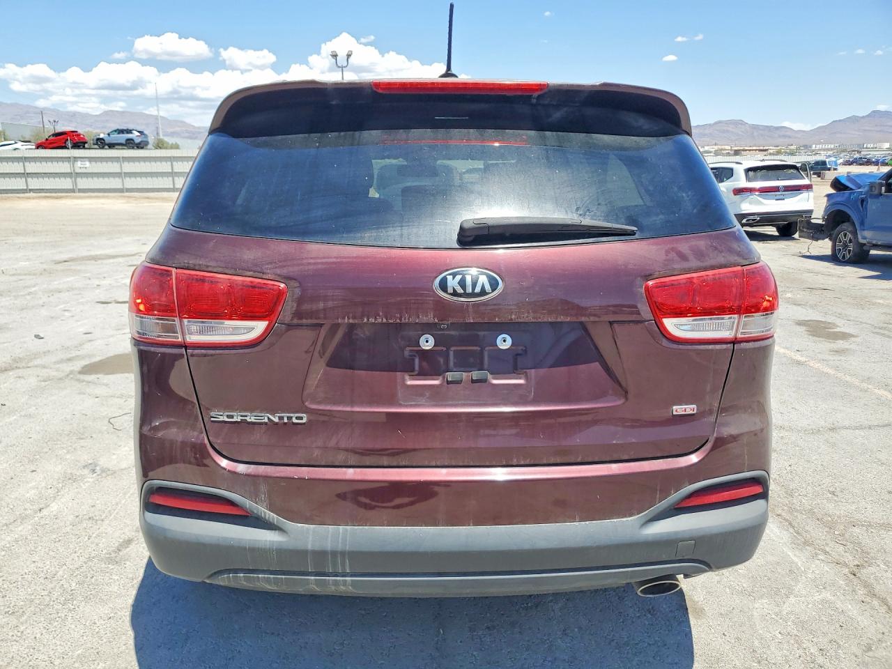 2017 Kia Sorento Burgundy vin: 5XYPG4A38HG253485