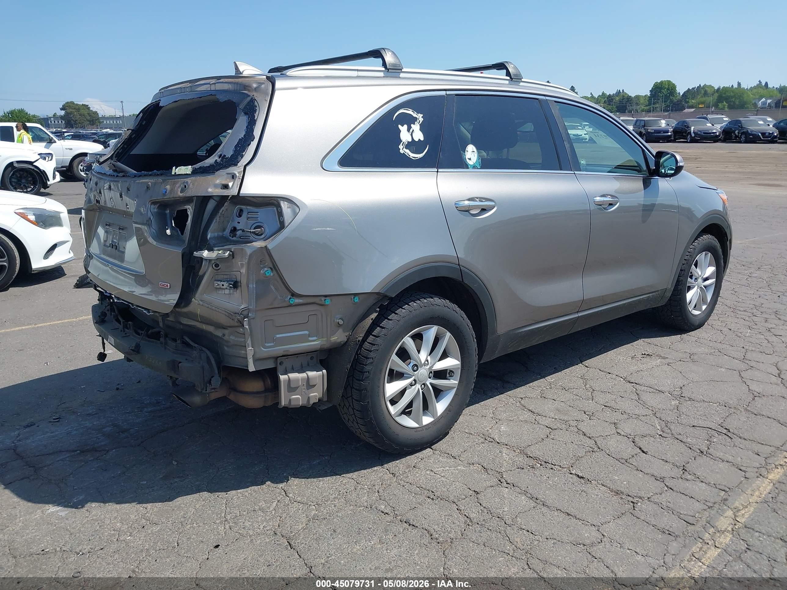 2016 Kia Sorento 2.4l Lx Серебряный vin: 5XYPG4A39GG066822