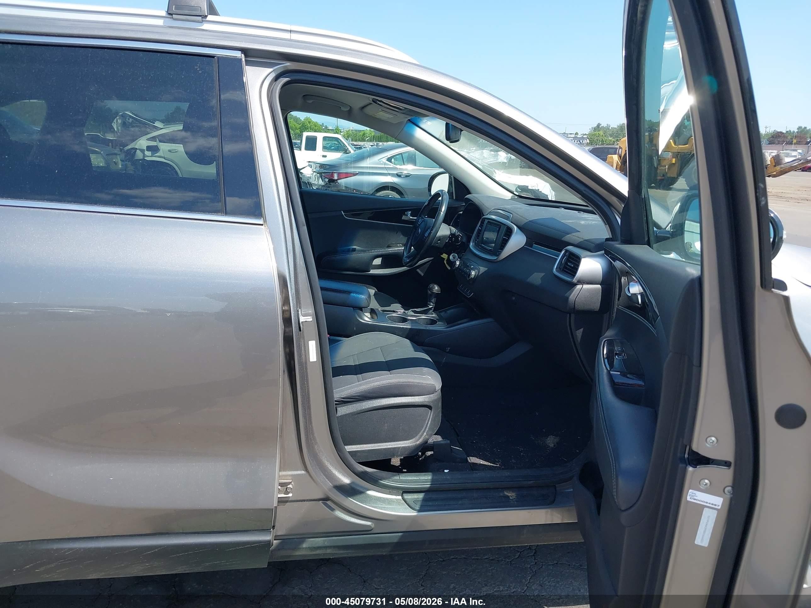 2016 Kia Sorento 2.4l Lx Серебряный vin: 5XYPG4A39GG066822