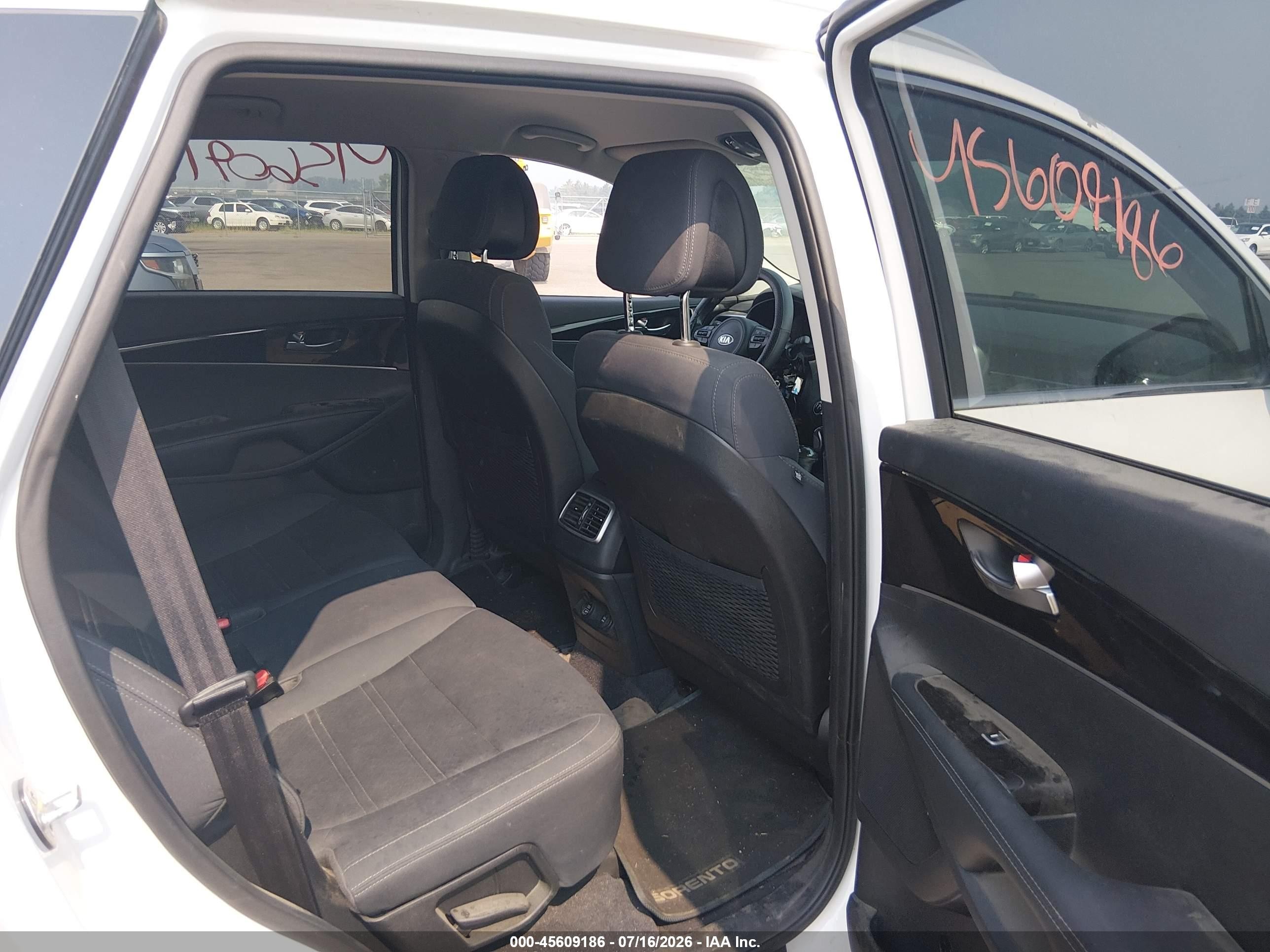 2016 Kia Sorento 2.4l Lx White vin: 5XYPG4A39GG127490
