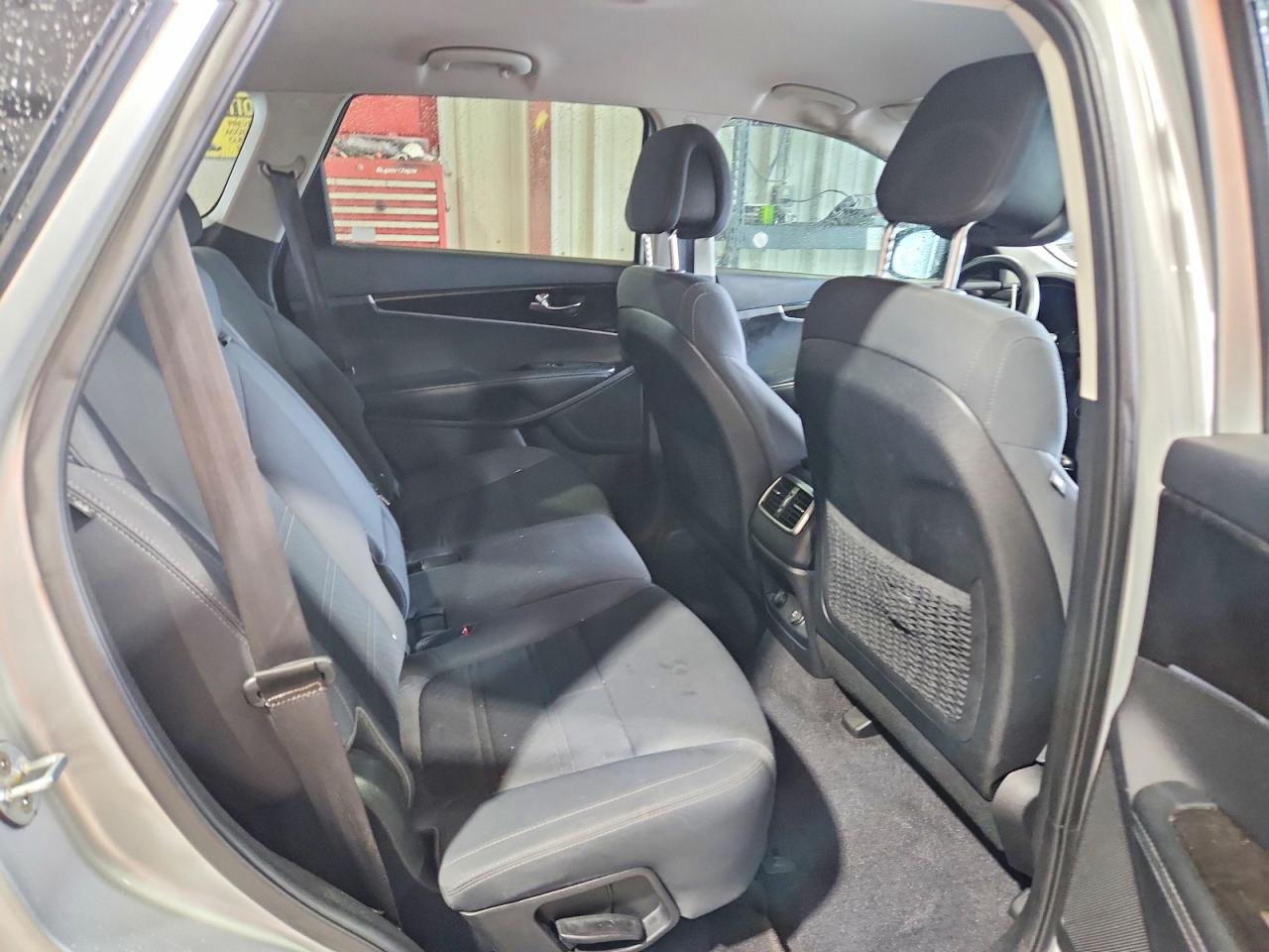 2016 Kia Sorento Lx Silver vin: 5XYPG4A39GG166418