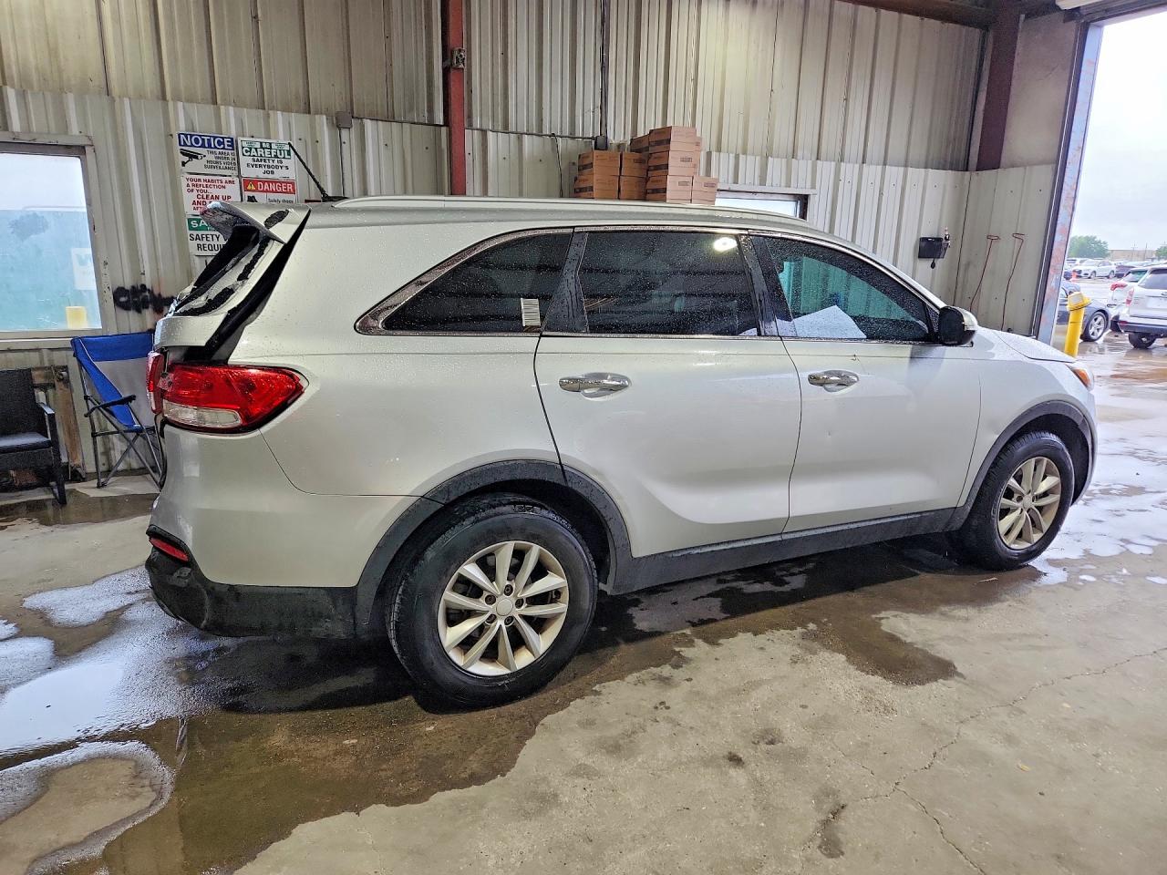 2016 Kia Sorento Lx Silver vin: 5XYPG4A39GG166418