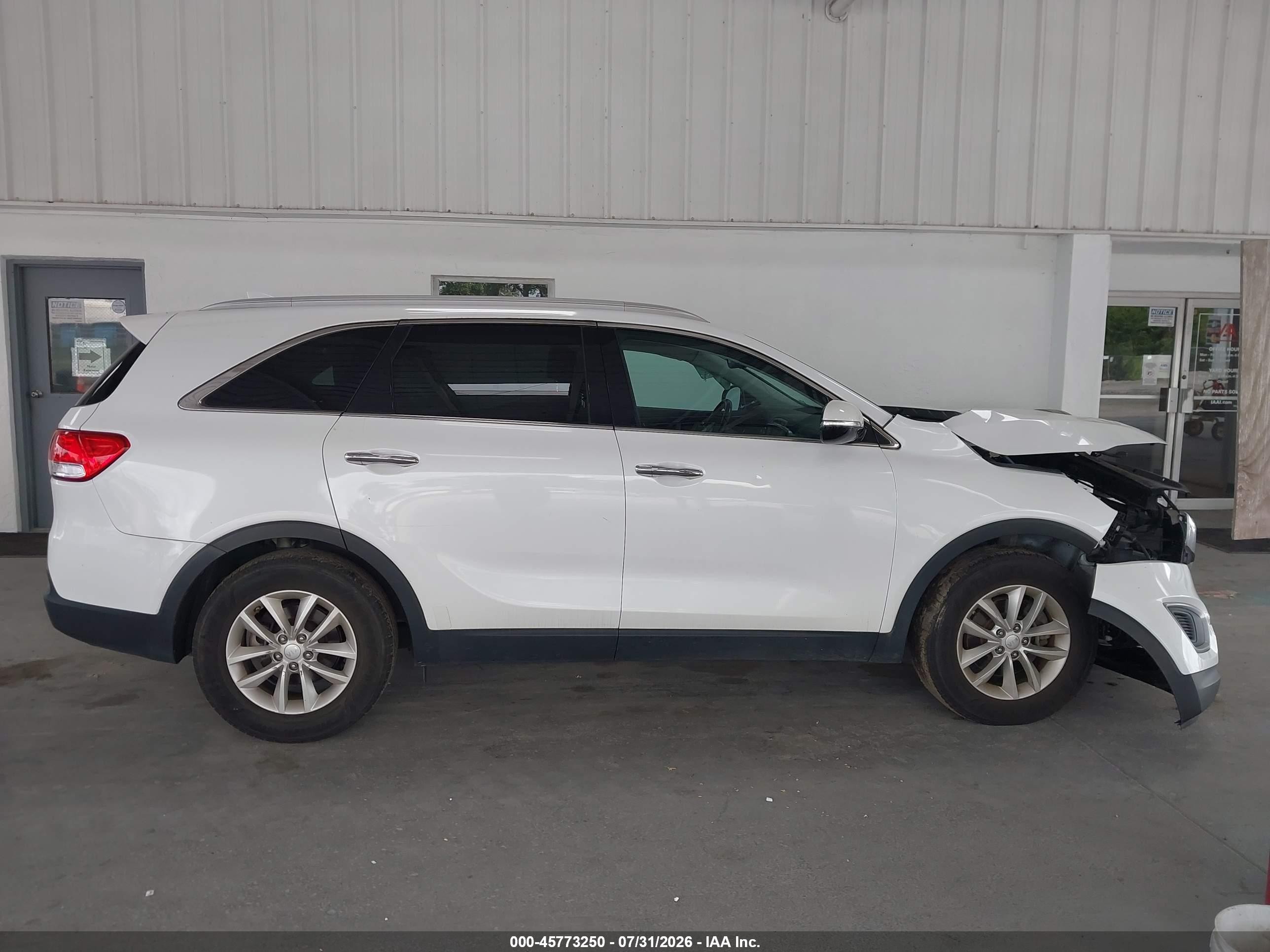 2017 Kia Sorento 2.4l Lx Белый vin: 5XYPG4A39HG219037