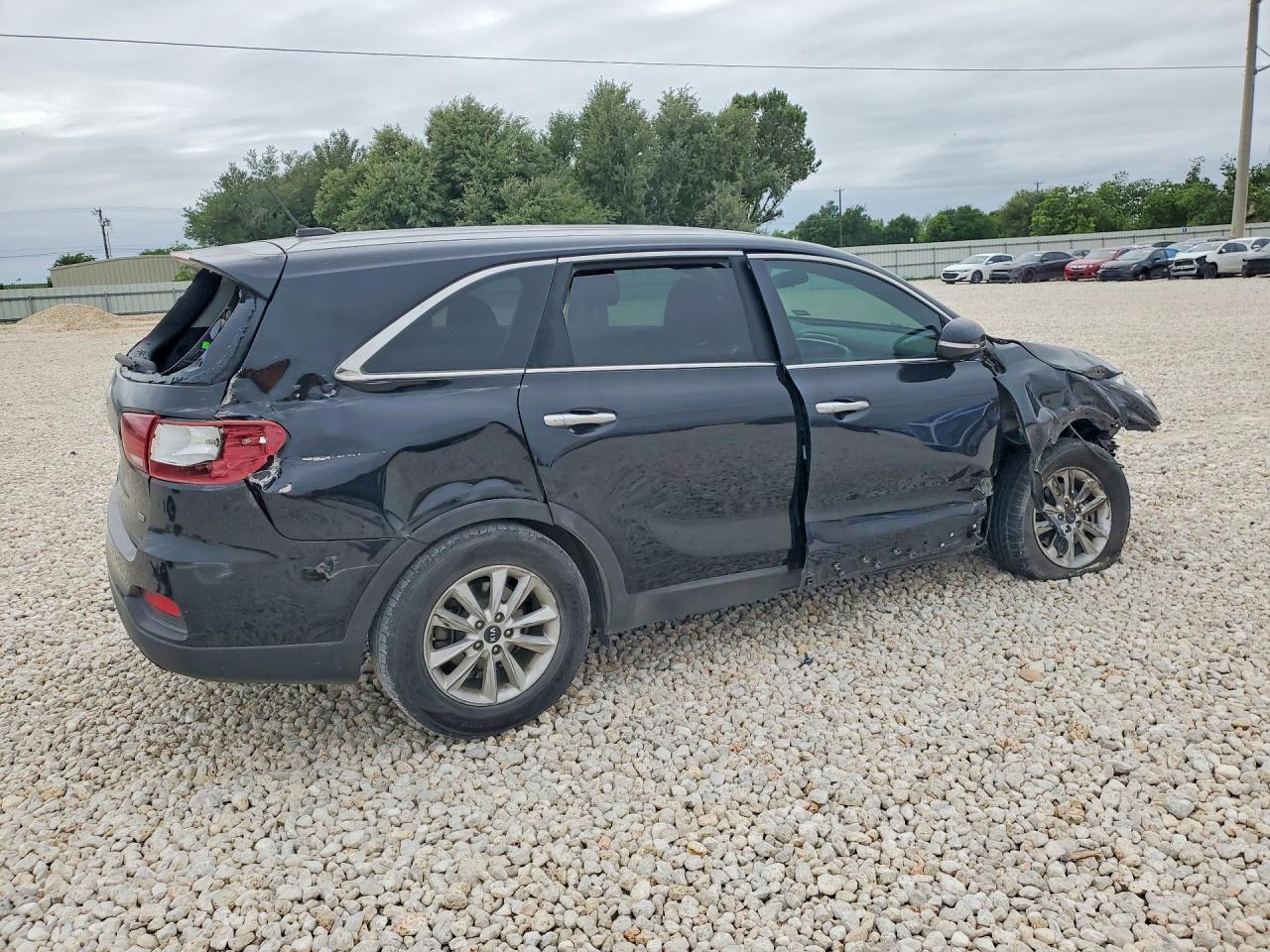 2019 Kia Sorento L Black vin: 5XYPG4A39KG562180