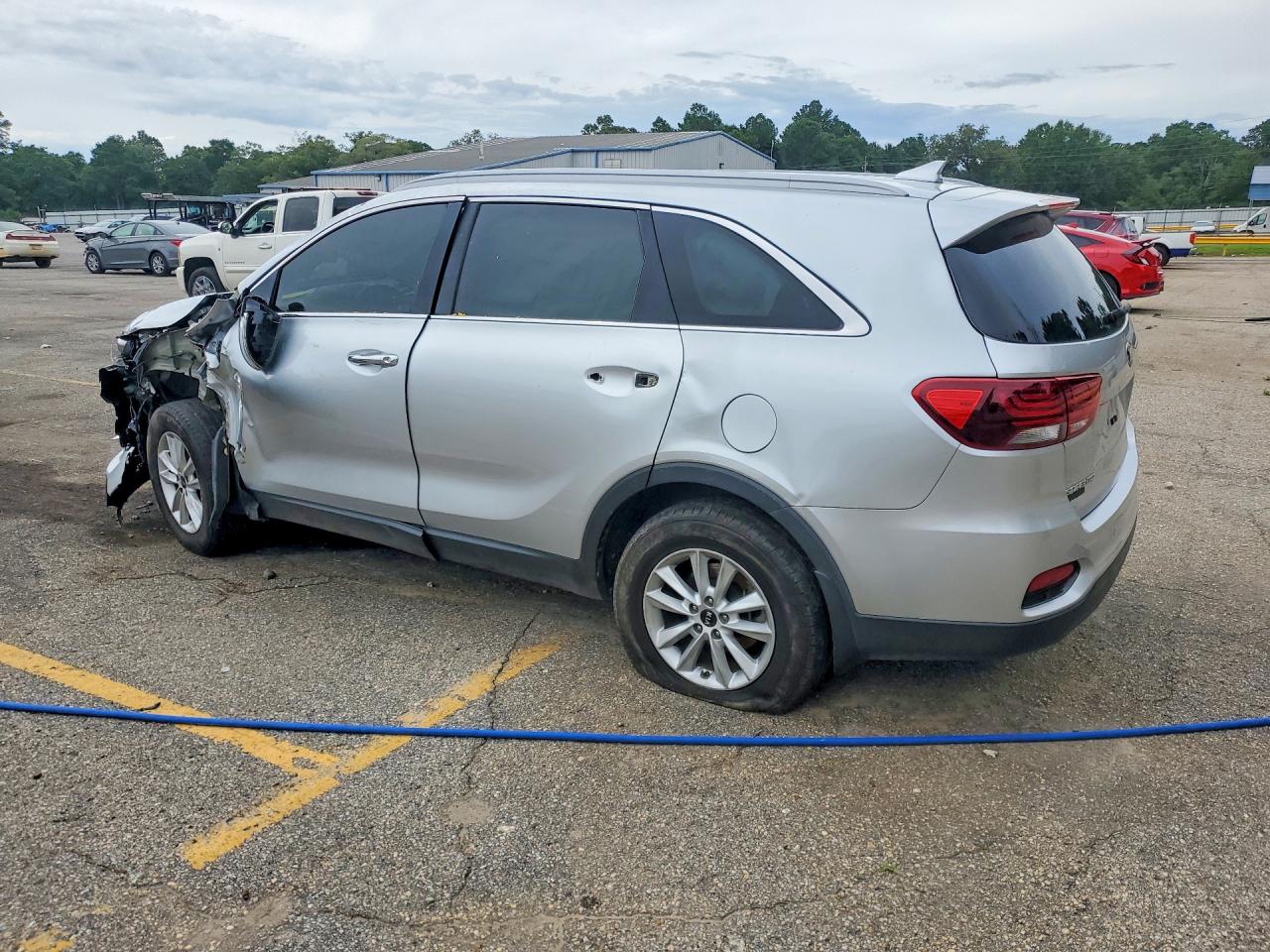 2019 Kia Sorento Lx Silver vin: 5XYPG4A39KG562227
