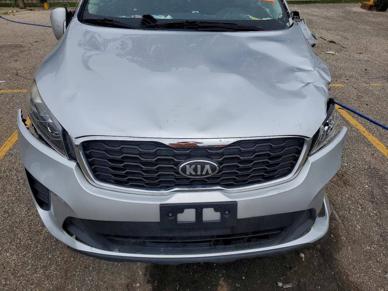 2019 Kia Sorento Lx Silver vin: 5XYPG4A39KG562227