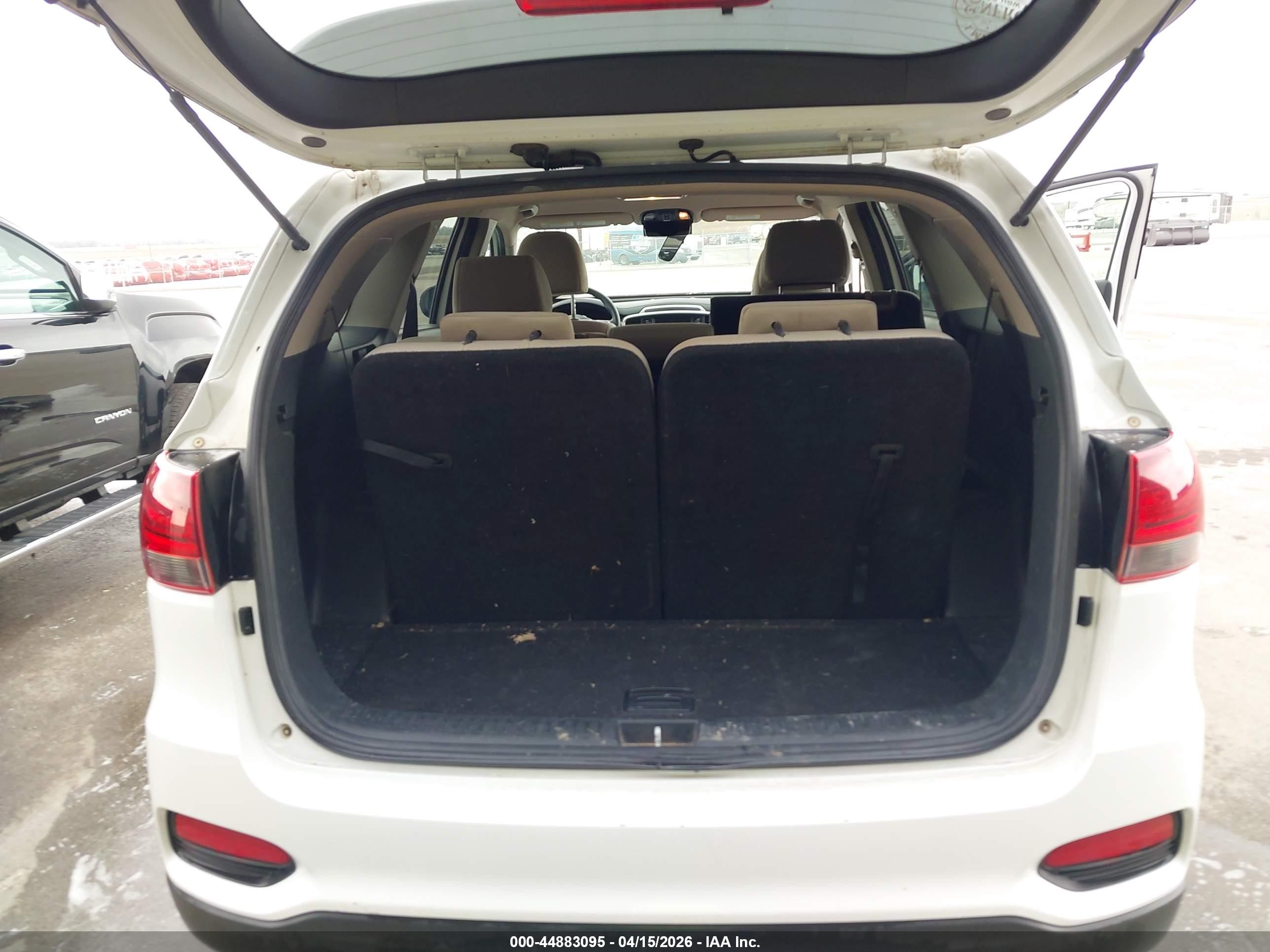 2019 Kia Sorento 3.3l Lx Белый vin: 5XYPG4A53KG555002