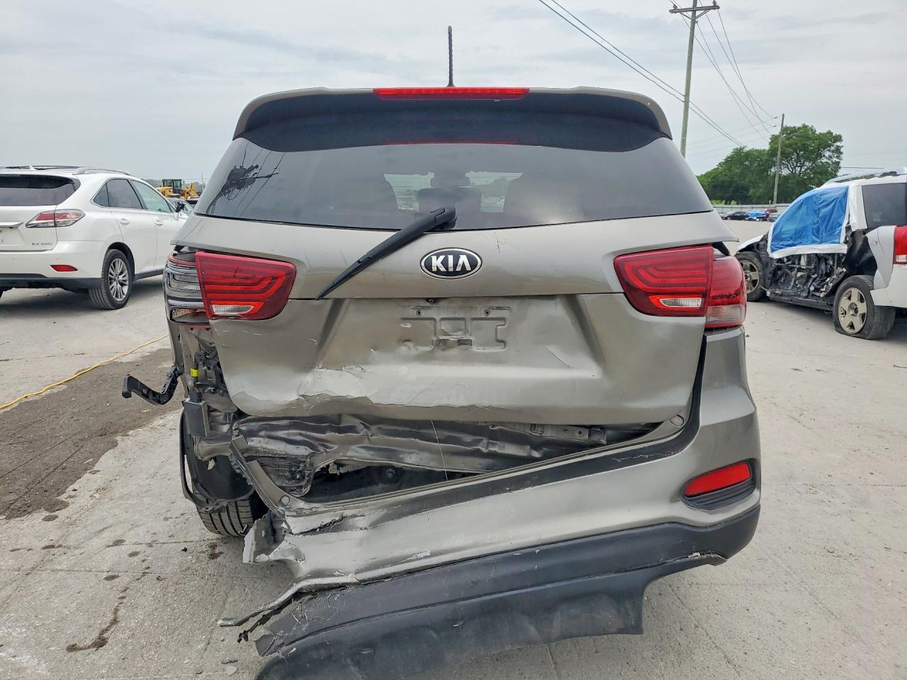 2019 Kia Sorento Lx V6 Gray vin: 5XYPG4A57KG496732