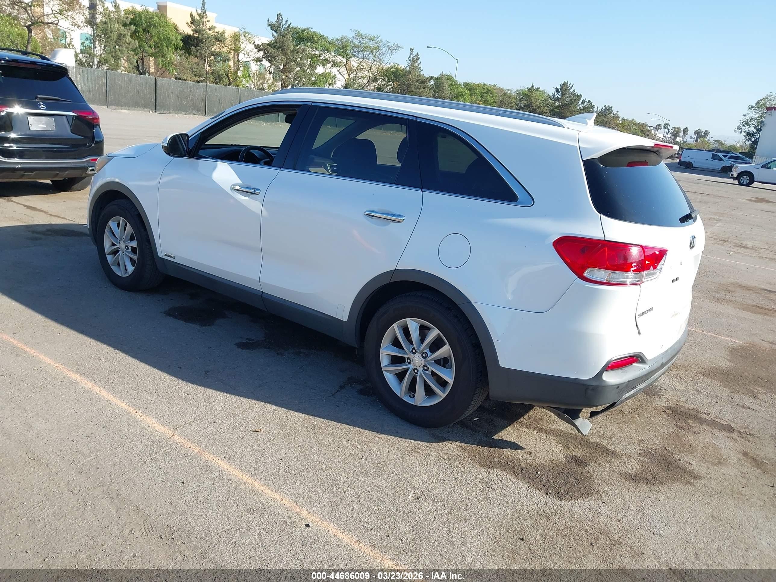 2016 Kia Sorento 2.4l Lx White vin: 5XYPGDA30GG047950