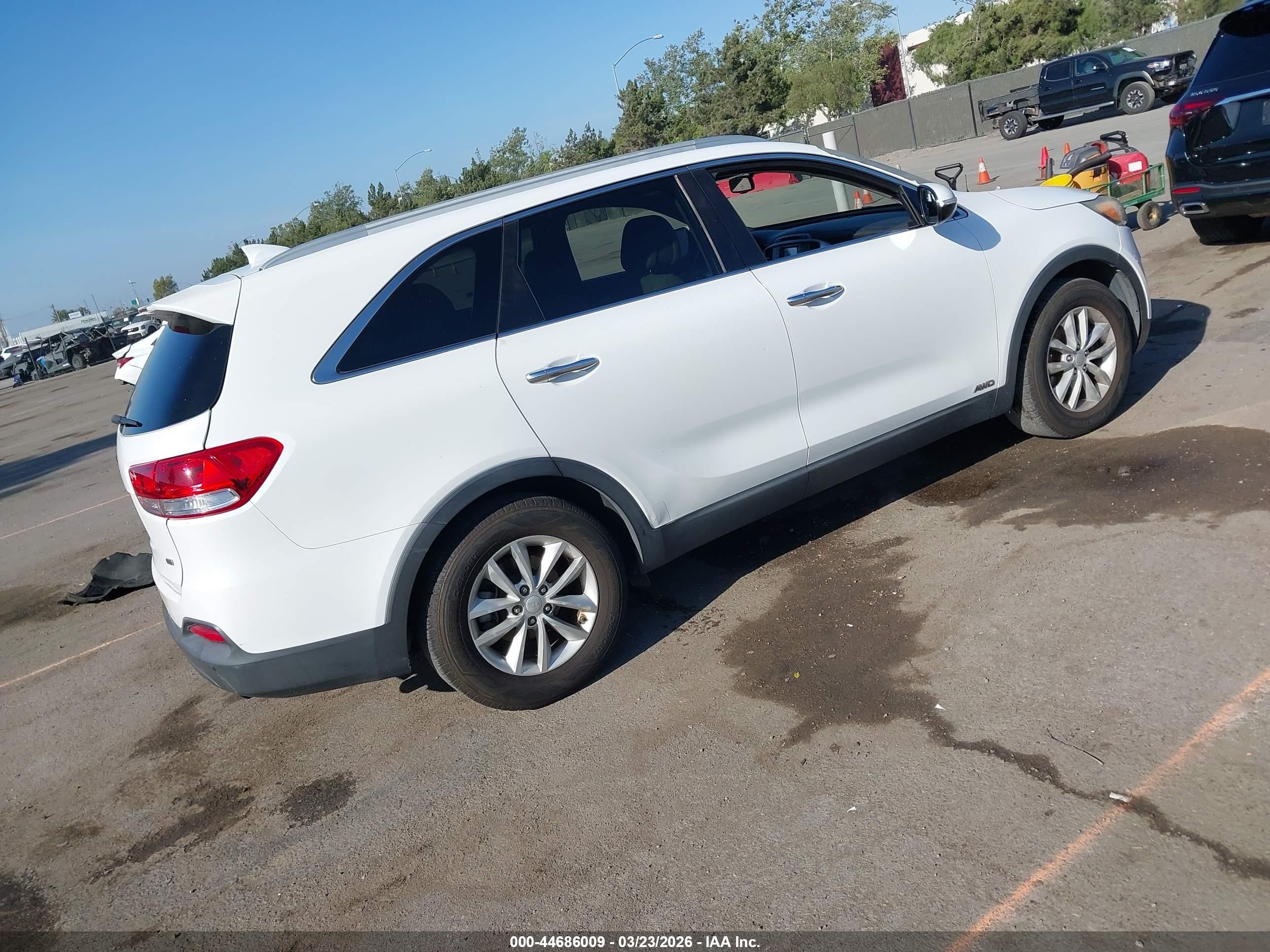 2016 Kia Sorento 2.4l Lx White vin: 5XYPGDA30GG047950