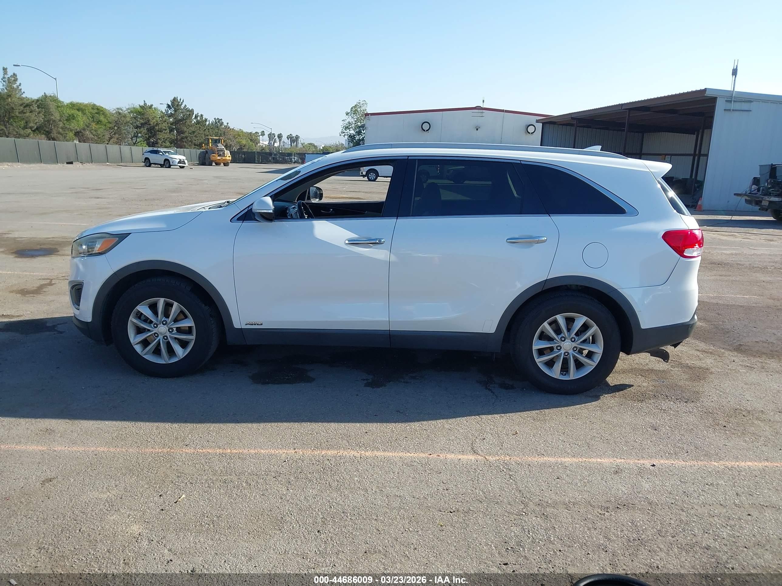 2016 Kia Sorento 2.4l Lx White vin: 5XYPGDA30GG047950