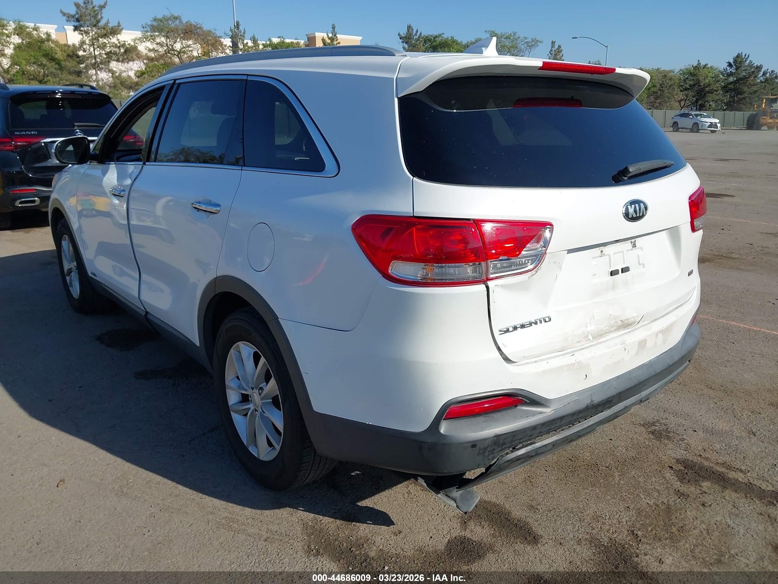 2016 Kia Sorento 2.4l Lx White vin: 5XYPGDA30GG047950