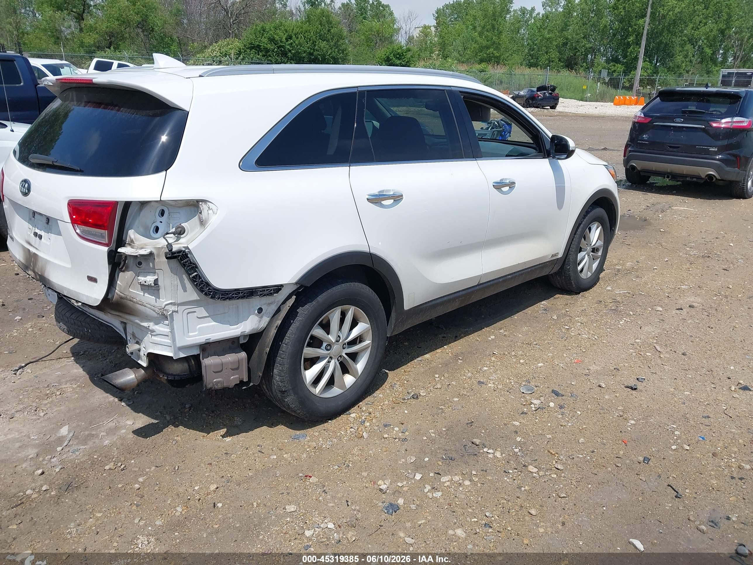 2016 Kia Sorento 2.4l Lx White vin: 5XYPGDA31GG044099
