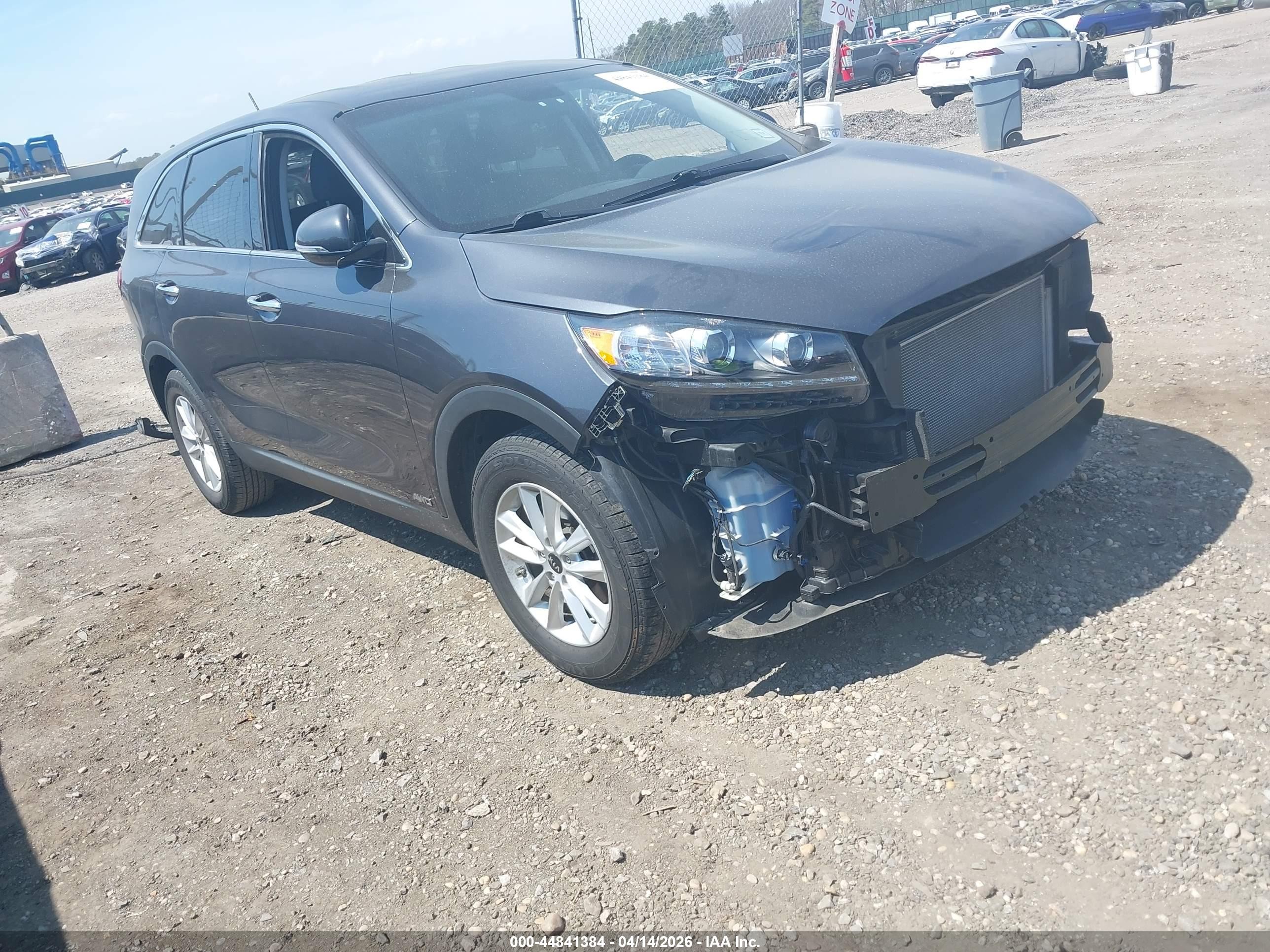 2019 Kia Sorento 2.4l Lx Серый vin: 5XYPGDA32KG557550