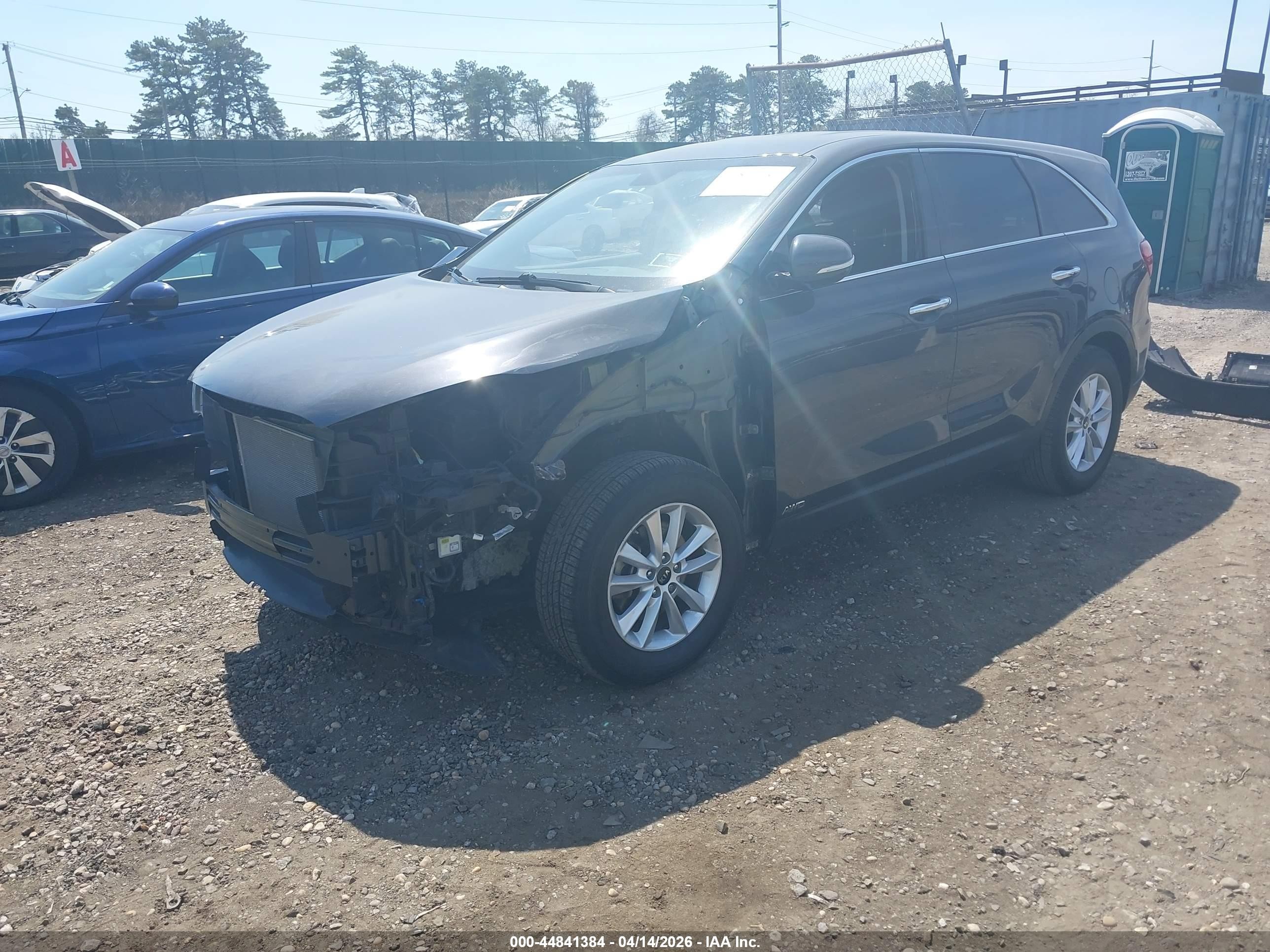 2019 Kia Sorento 2.4l Lx Серый vin: 5XYPGDA32KG557550