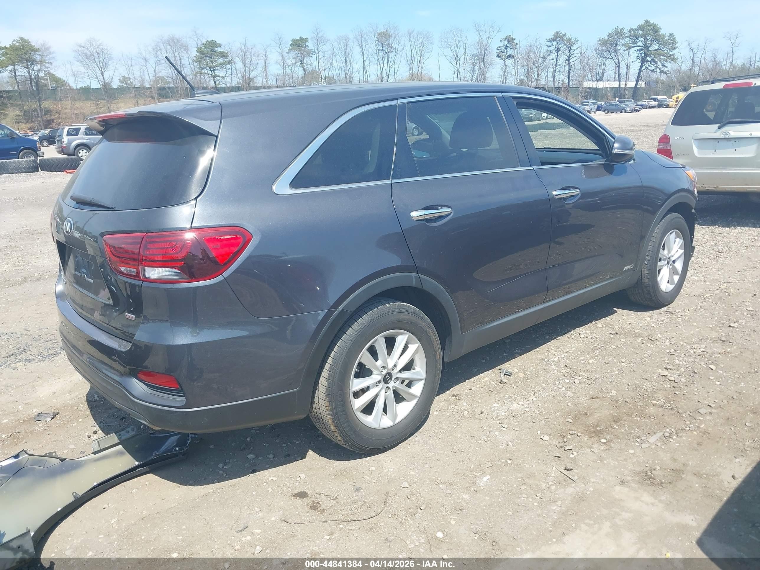 2019 Kia Sorento 2.4l Lx Серый vin: 5XYPGDA32KG557550