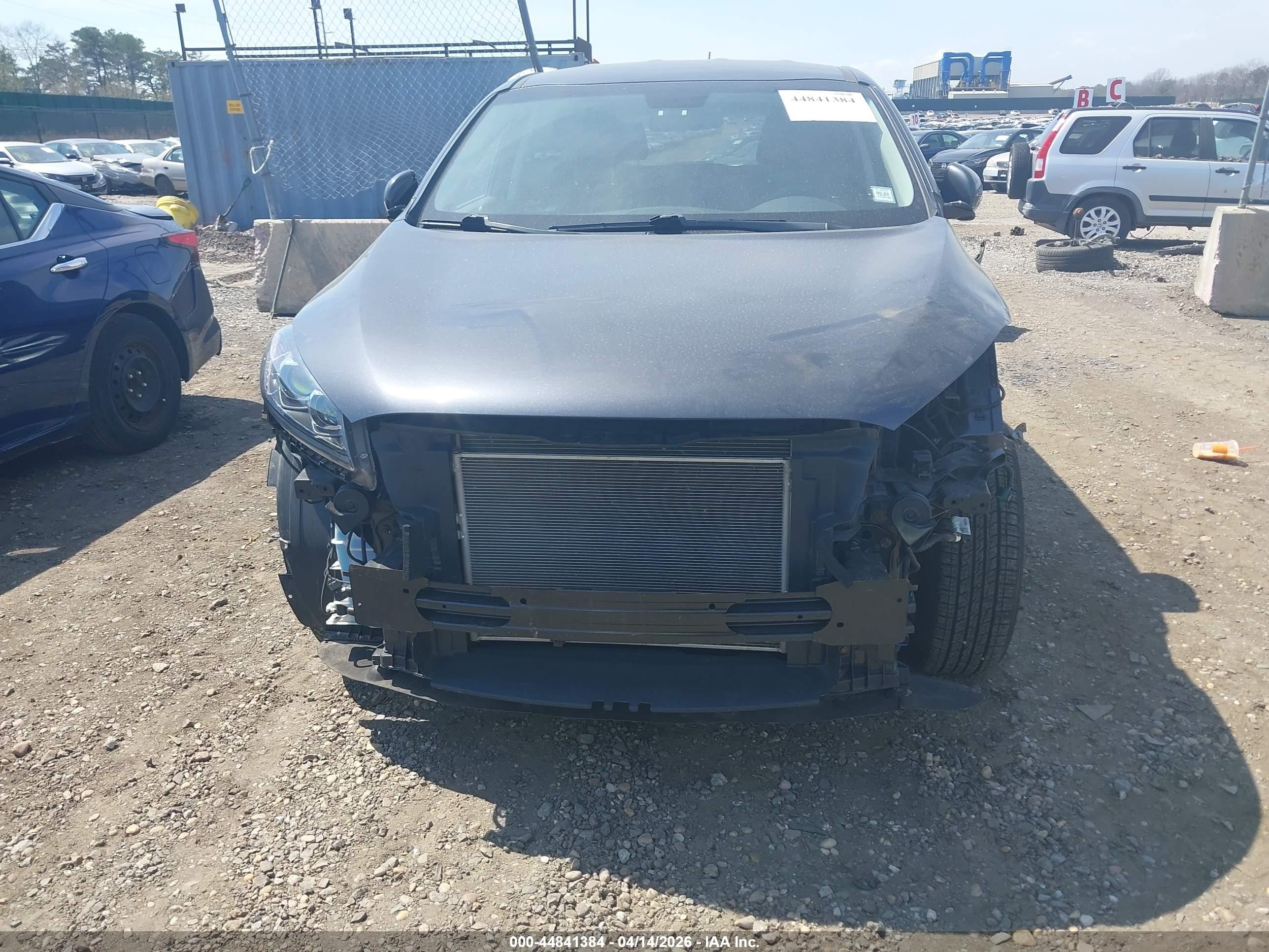 2019 Kia Sorento 2.4l Lx Серый vin: 5XYPGDA32KG557550