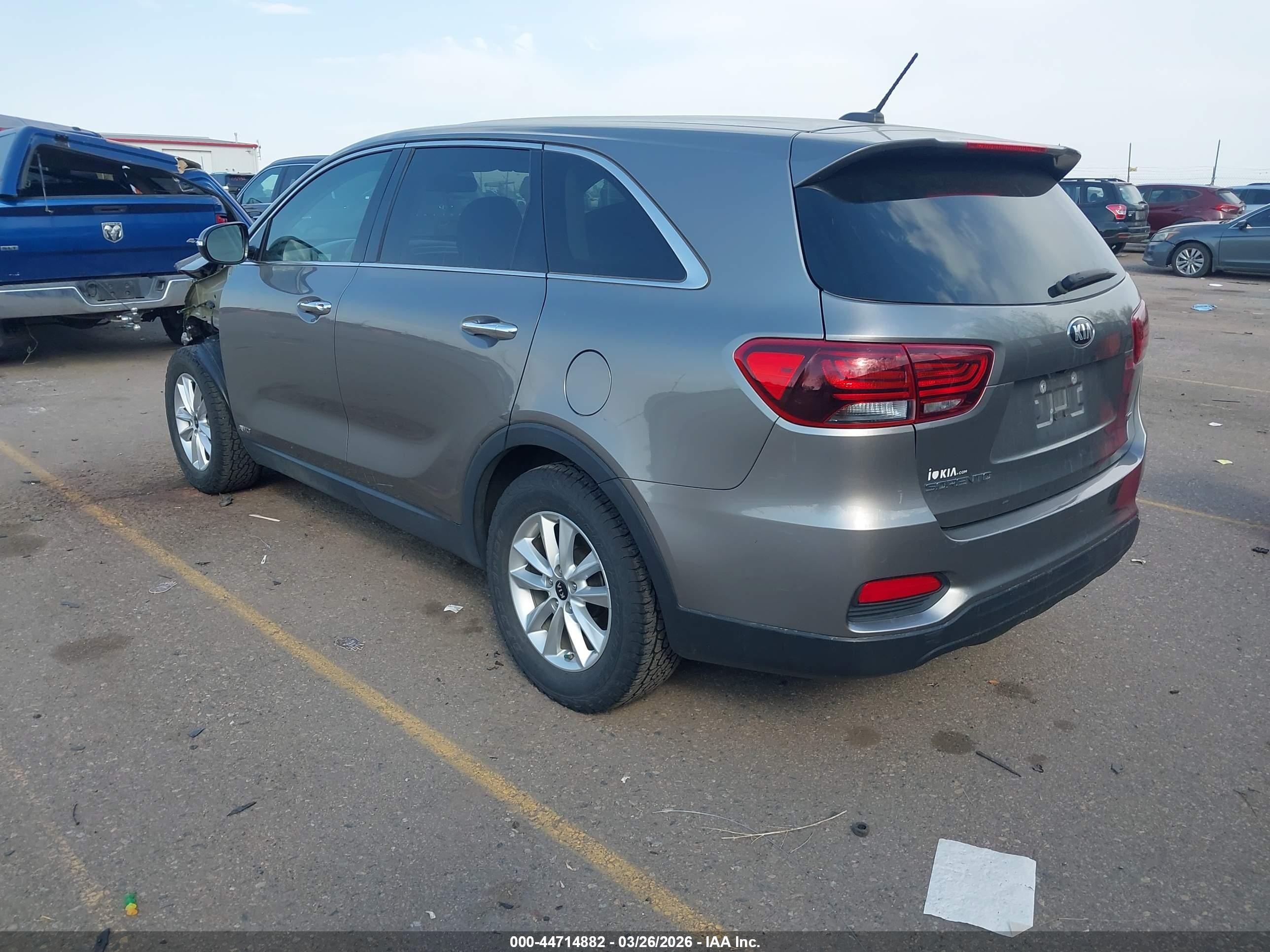 2019 Kia Sorento 2.4l Lx Silver vin: 5XYPGDA33KG524735