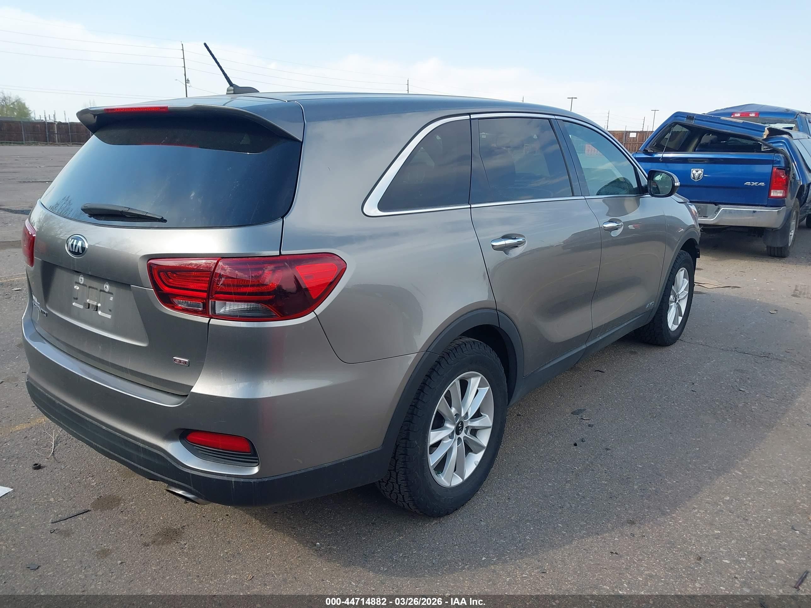 2019 Kia Sorento 2.4l Lx Silver vin: 5XYPGDA33KG524735