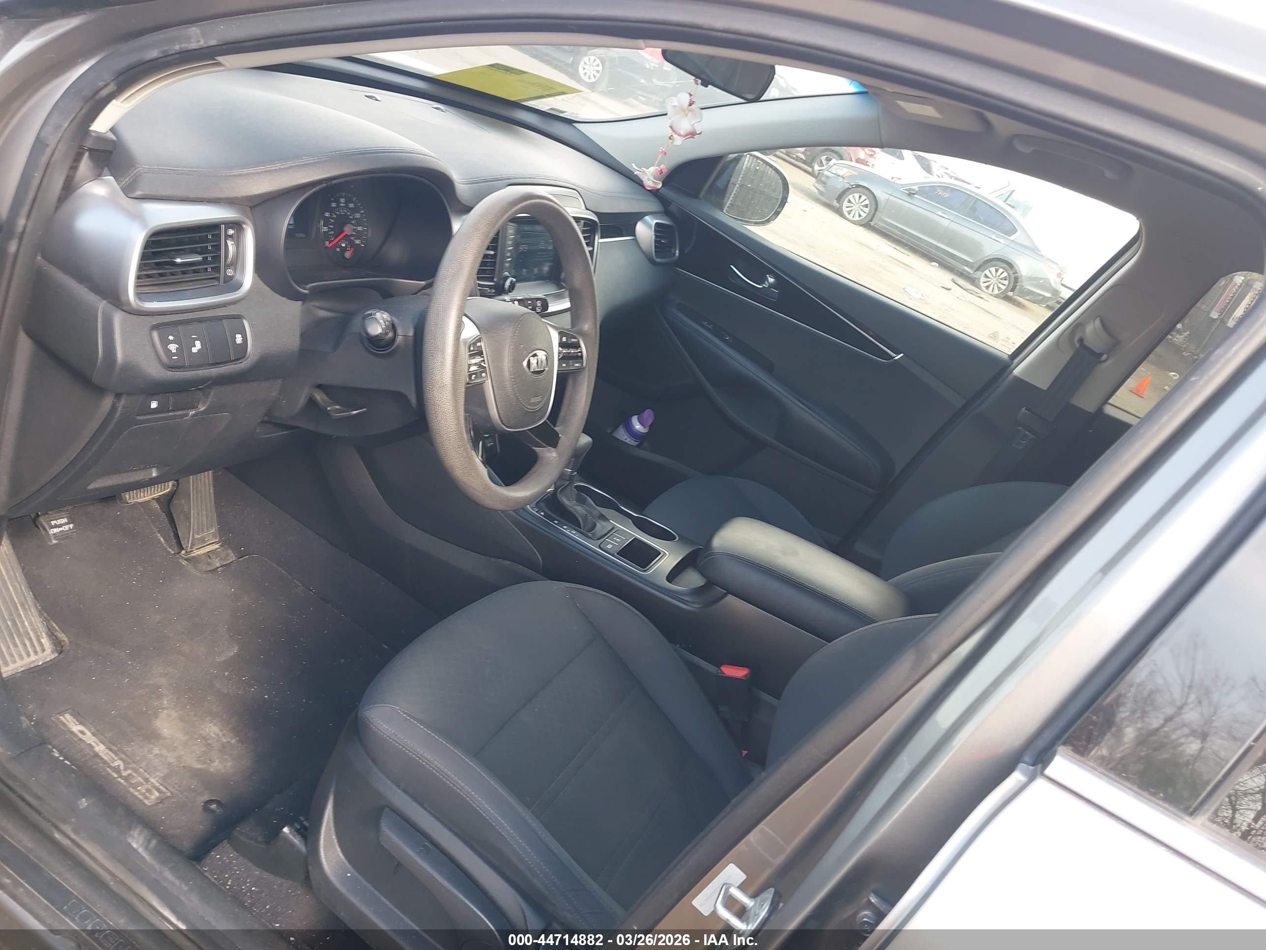 2019 Kia Sorento 2.4l Lx Silver vin: 5XYPGDA33KG524735