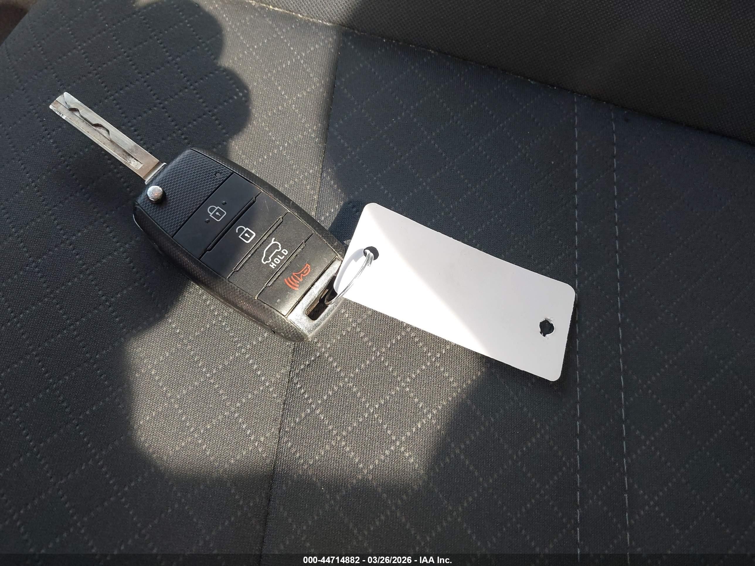 2019 Kia Sorento 2.4l Lx Silver vin: 5XYPGDA33KG524735