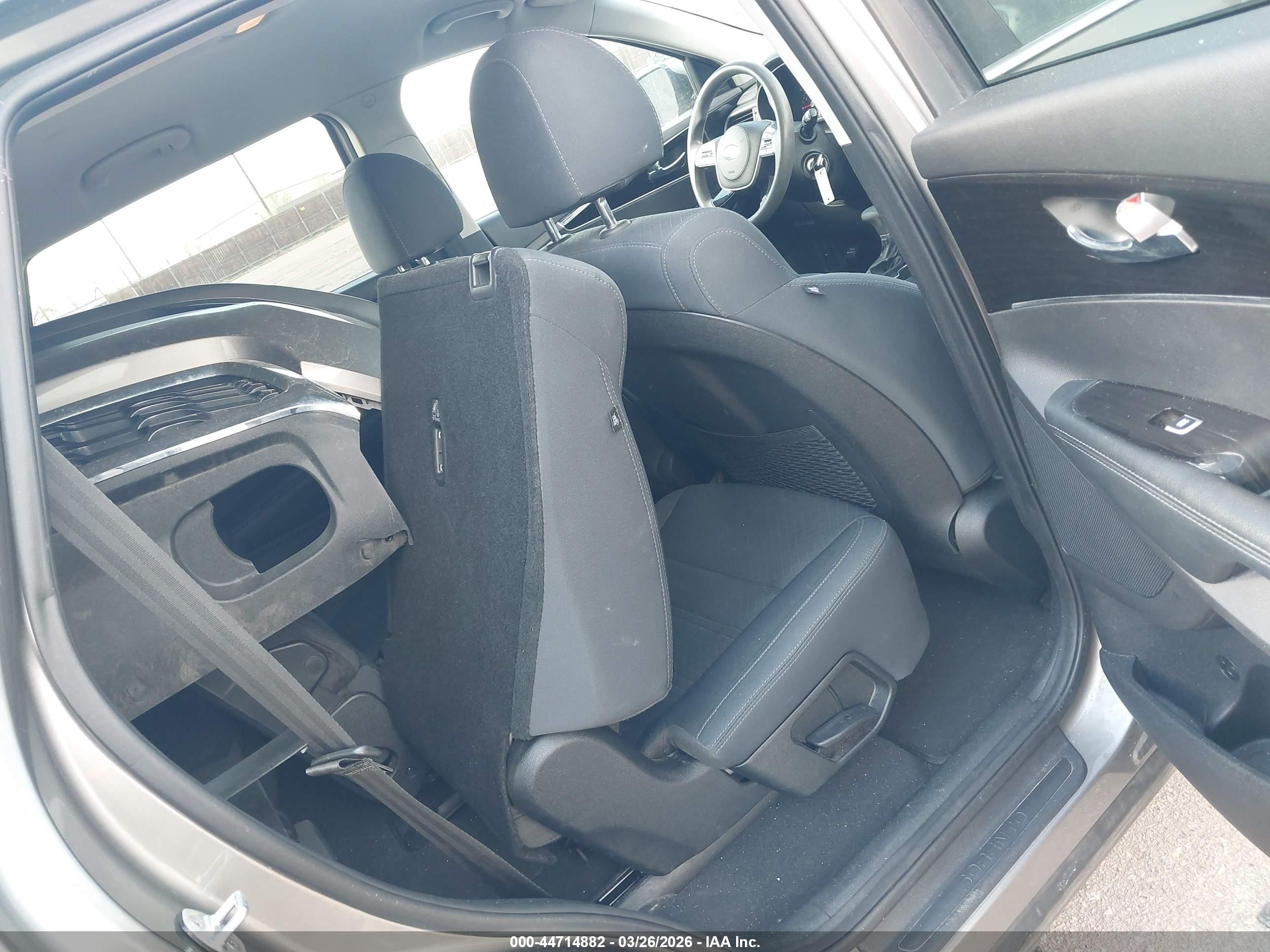 2019 Kia Sorento 2.4l Lx Silver vin: 5XYPGDA33KG524735