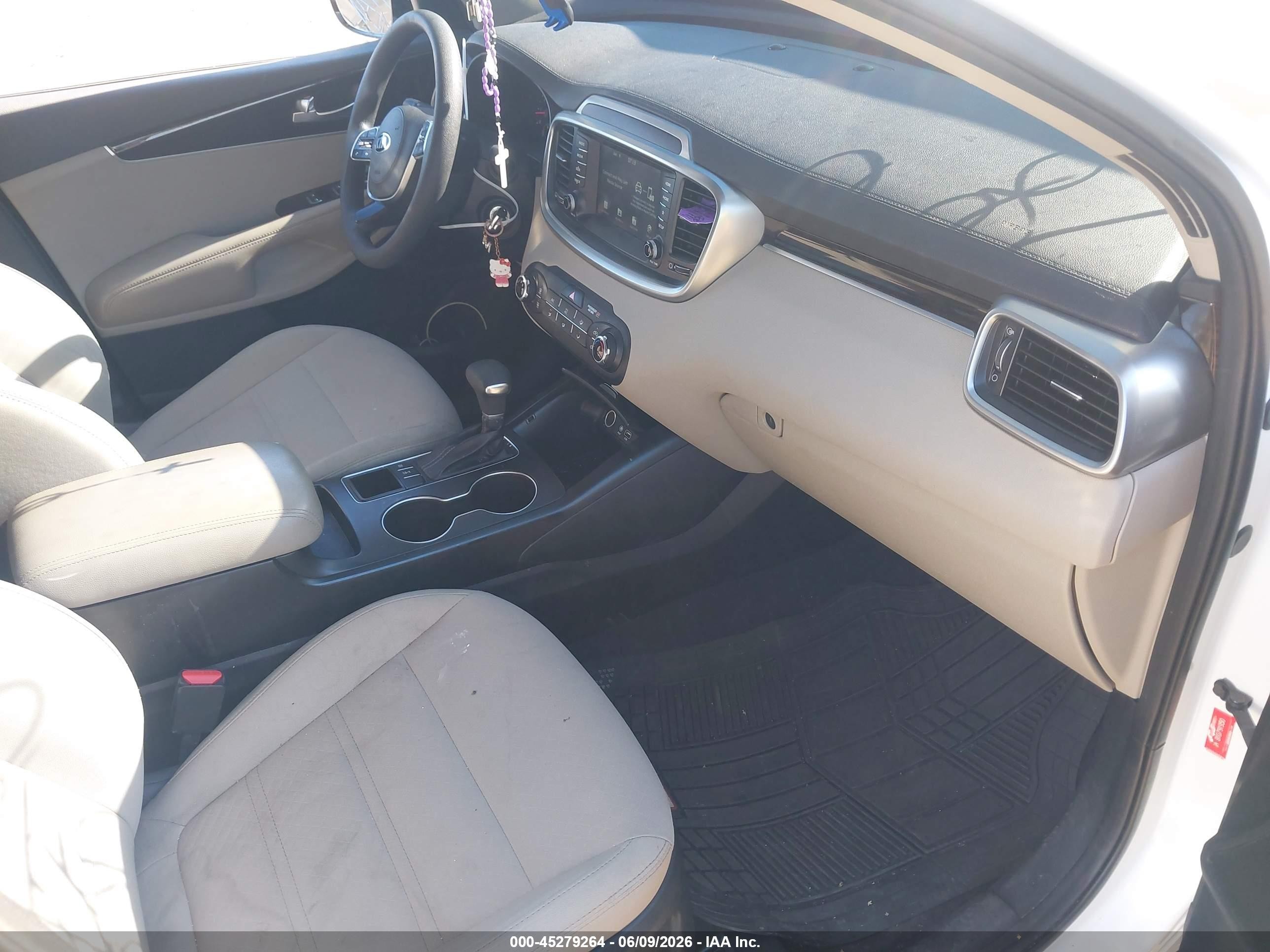 2019 Kia Sorento 2.4l Lx Белый vin: 5XYPGDA39KG536128