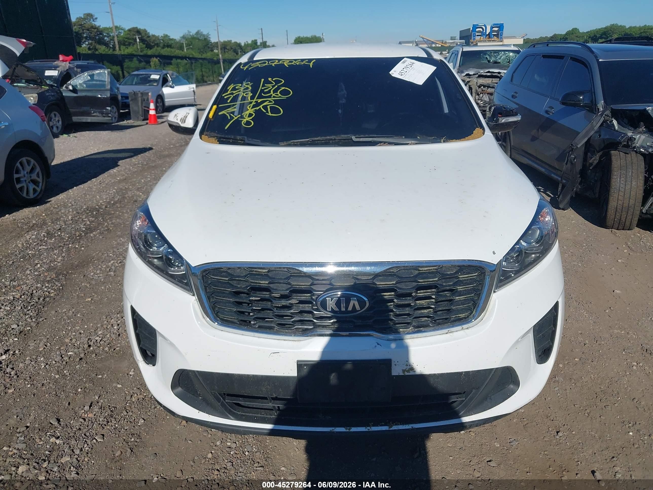 2019 Kia Sorento 2.4l Lx Белый vin: 5XYPGDA39KG536128