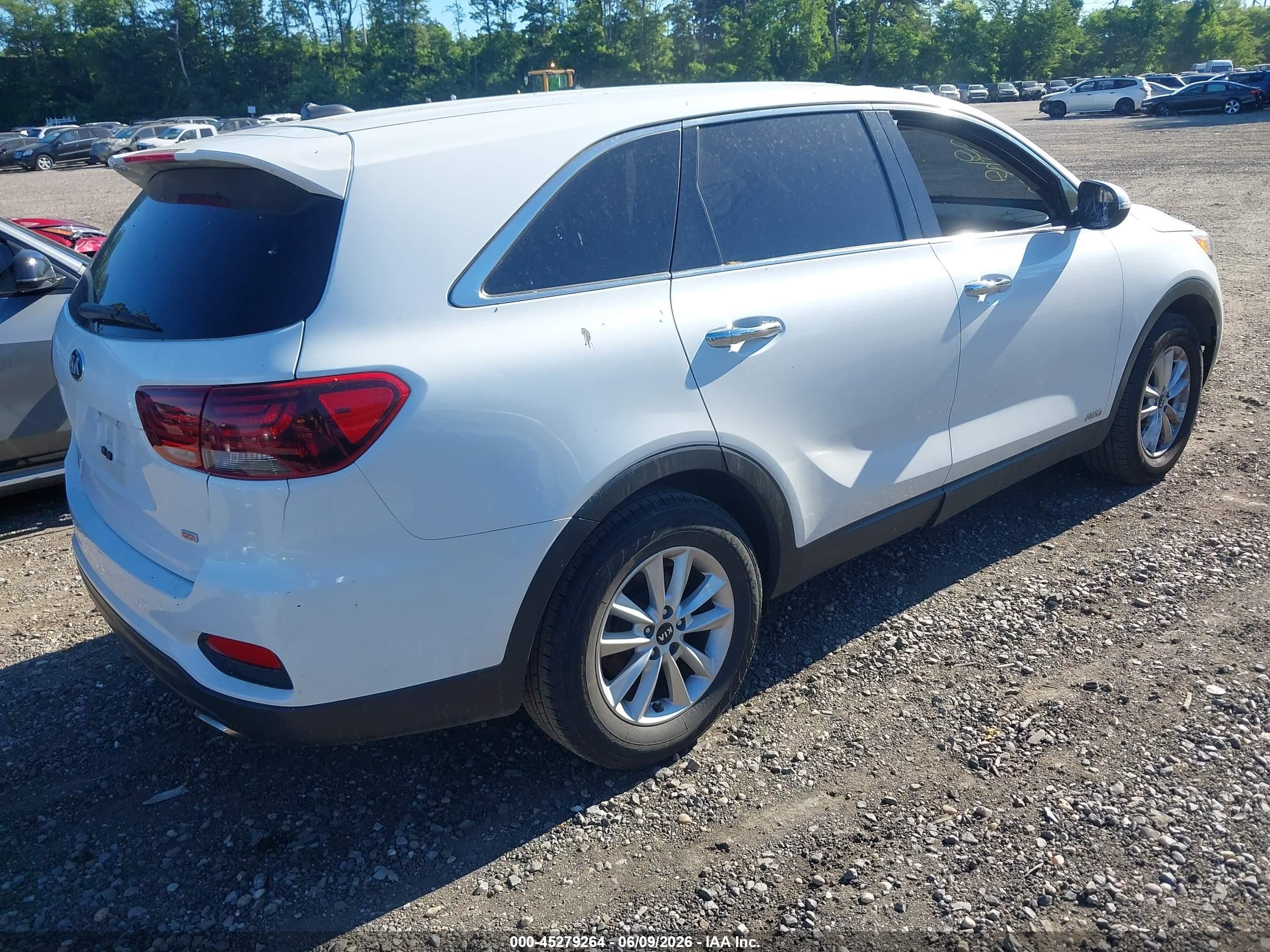 2019 Kia Sorento 2.4l Lx Белый vin: 5XYPGDA39KG536128