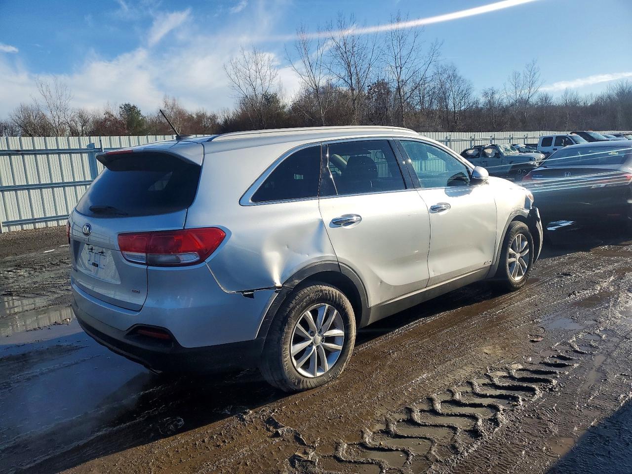 2017 Kia Sorento Lx Silver vin: 5XYPGDA3XHG333595