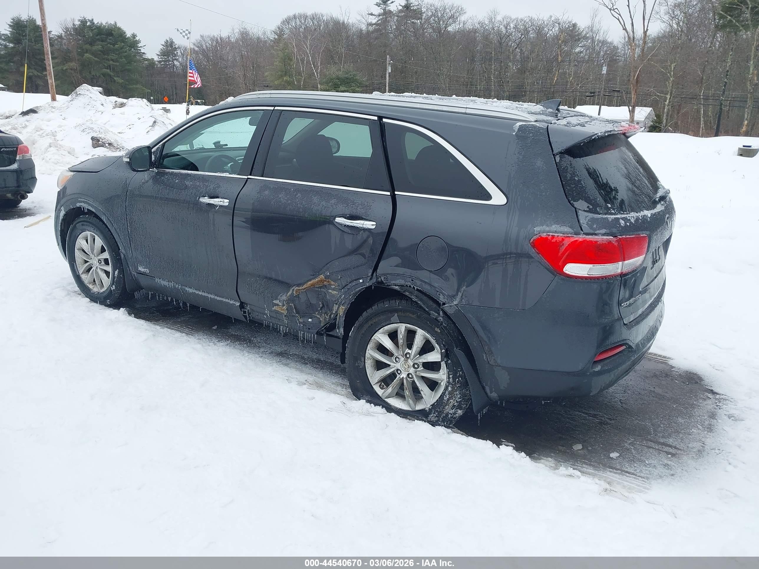 2018 Kia Sorento 2.4l Lx Серый vin: 5XYPGDA3XJG348636