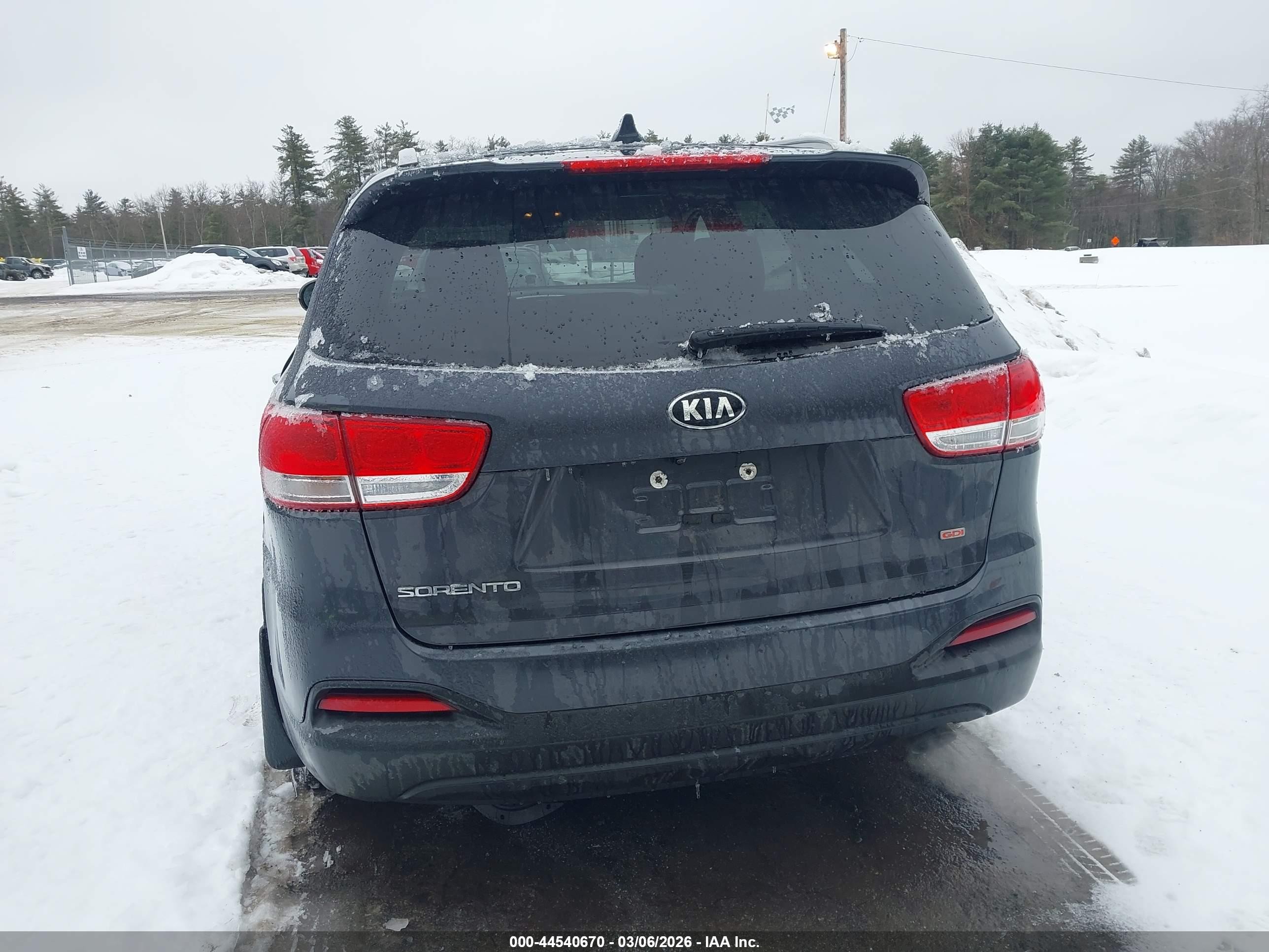 2018 Kia Sorento 2.4l Lx Серый vin: 5XYPGDA3XJG348636