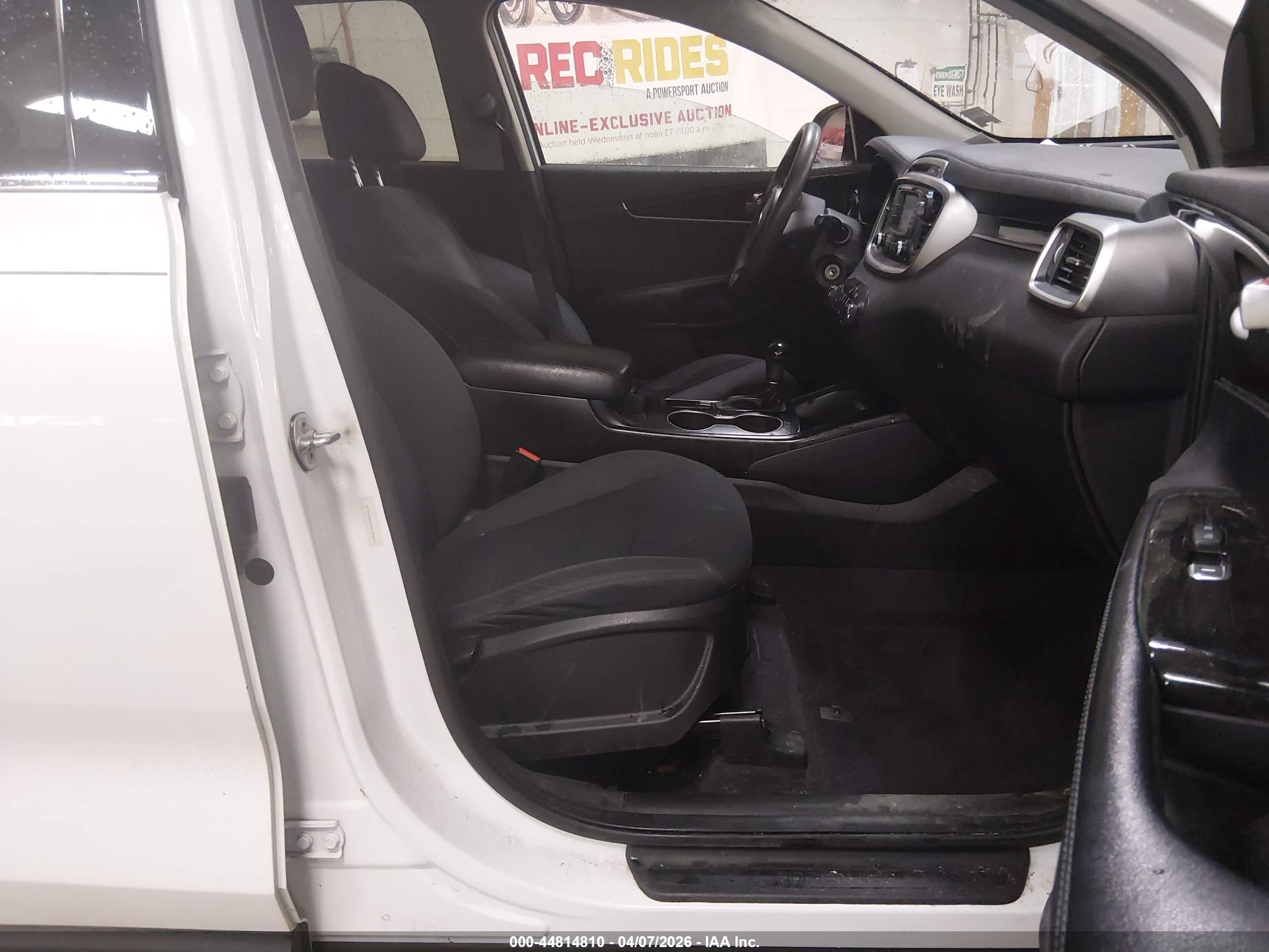 2017 Kia Sorento 3.3l Lx White vin: 5XYPGDA50HG199844