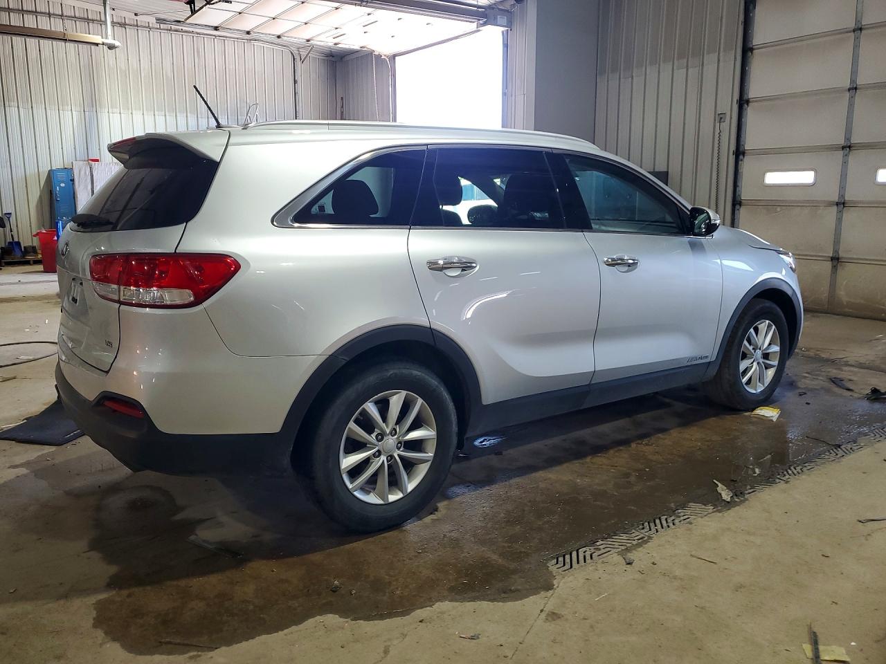 2017 Kia Sorento Lx V6 Серебряный vin: 5XYPGDA50HG326771