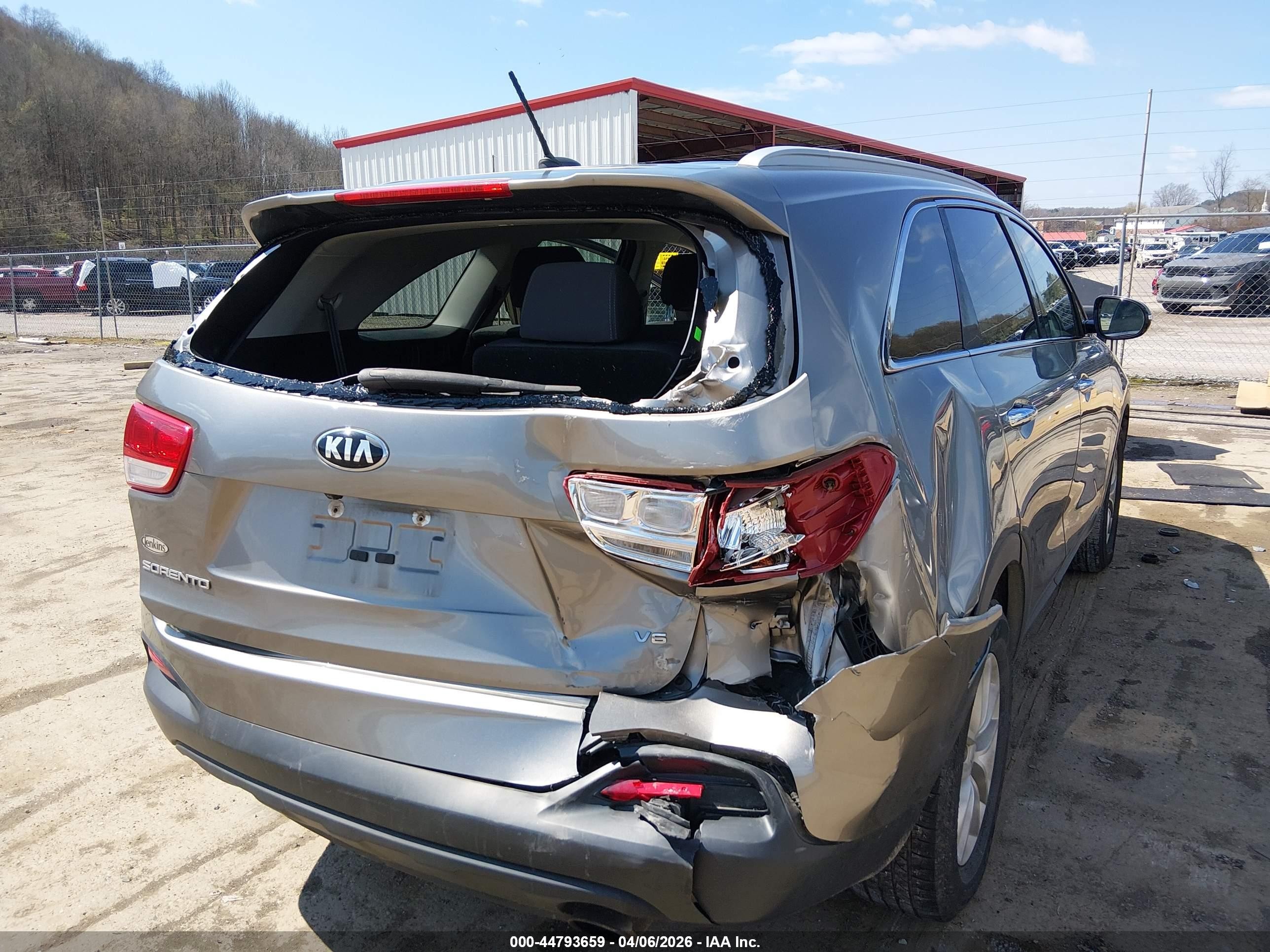 2017 Kia Sorento 3.3l Lx Silver vin: 5XYPGDA54HG328846