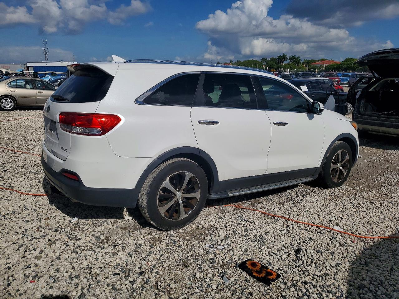2016 Kia Sorento Ex White vin: 5XYPH4A53GG176831