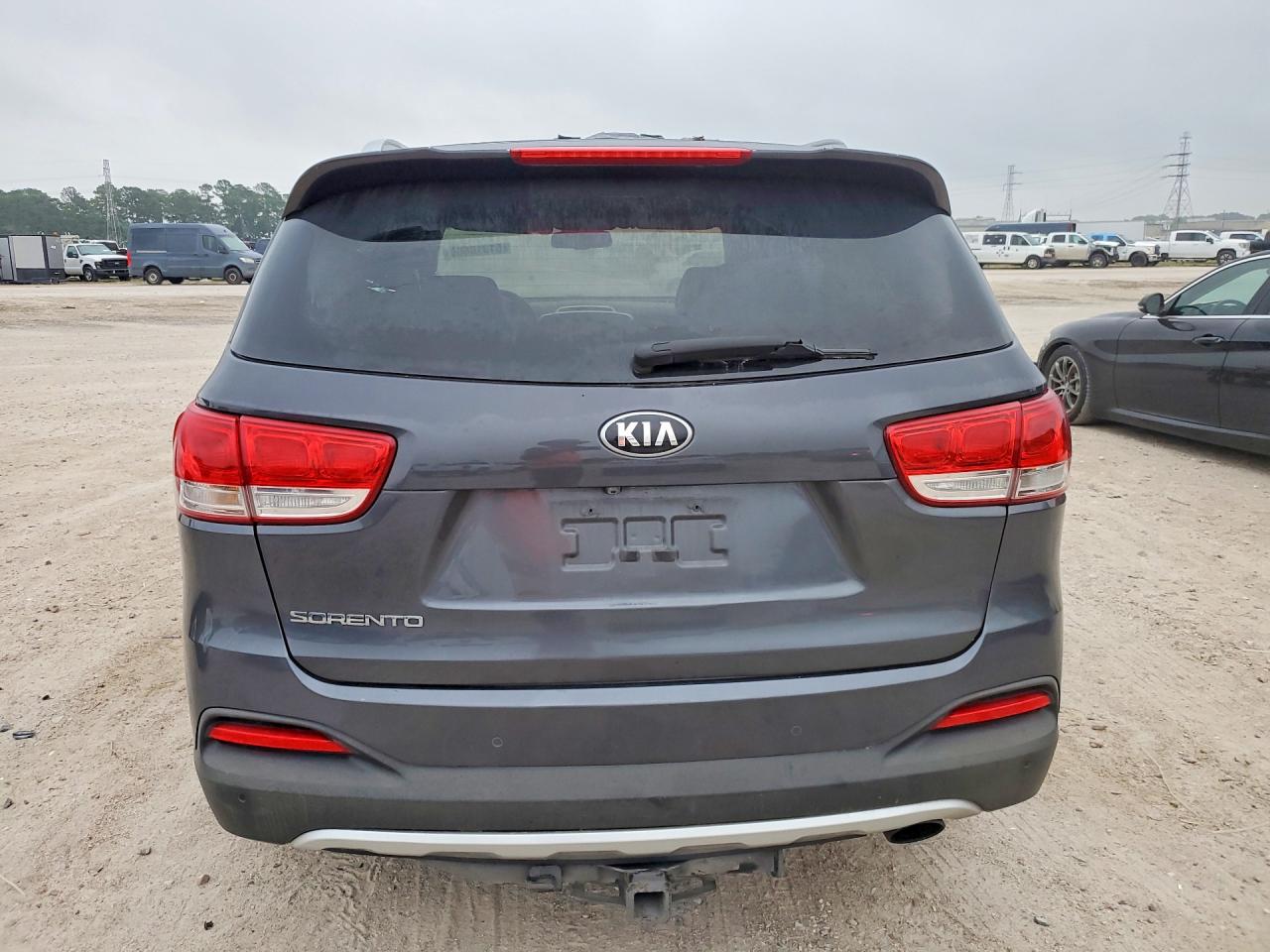 2016 Kia Sorento Ex Black vin: 5XYPHDA10GG023871
