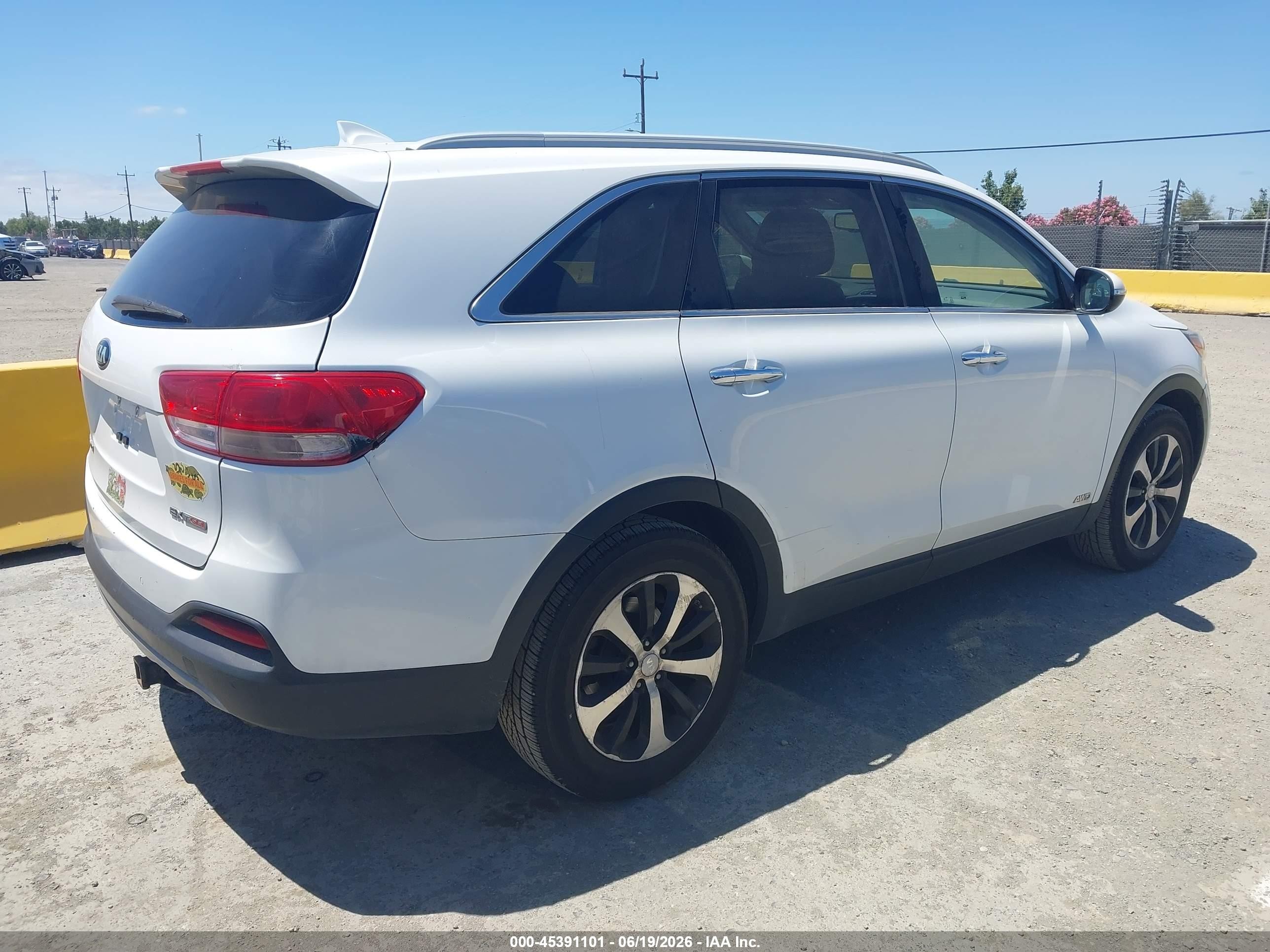 2016 Kia Sorento 2.0t Ex White vin: 5XYPHDA11GG035172