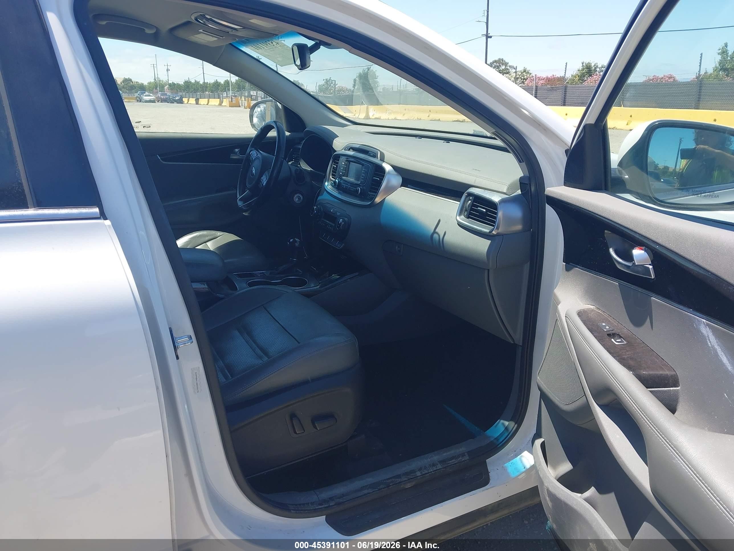 2016 Kia Sorento 2.0t Ex White vin: 5XYPHDA11GG035172