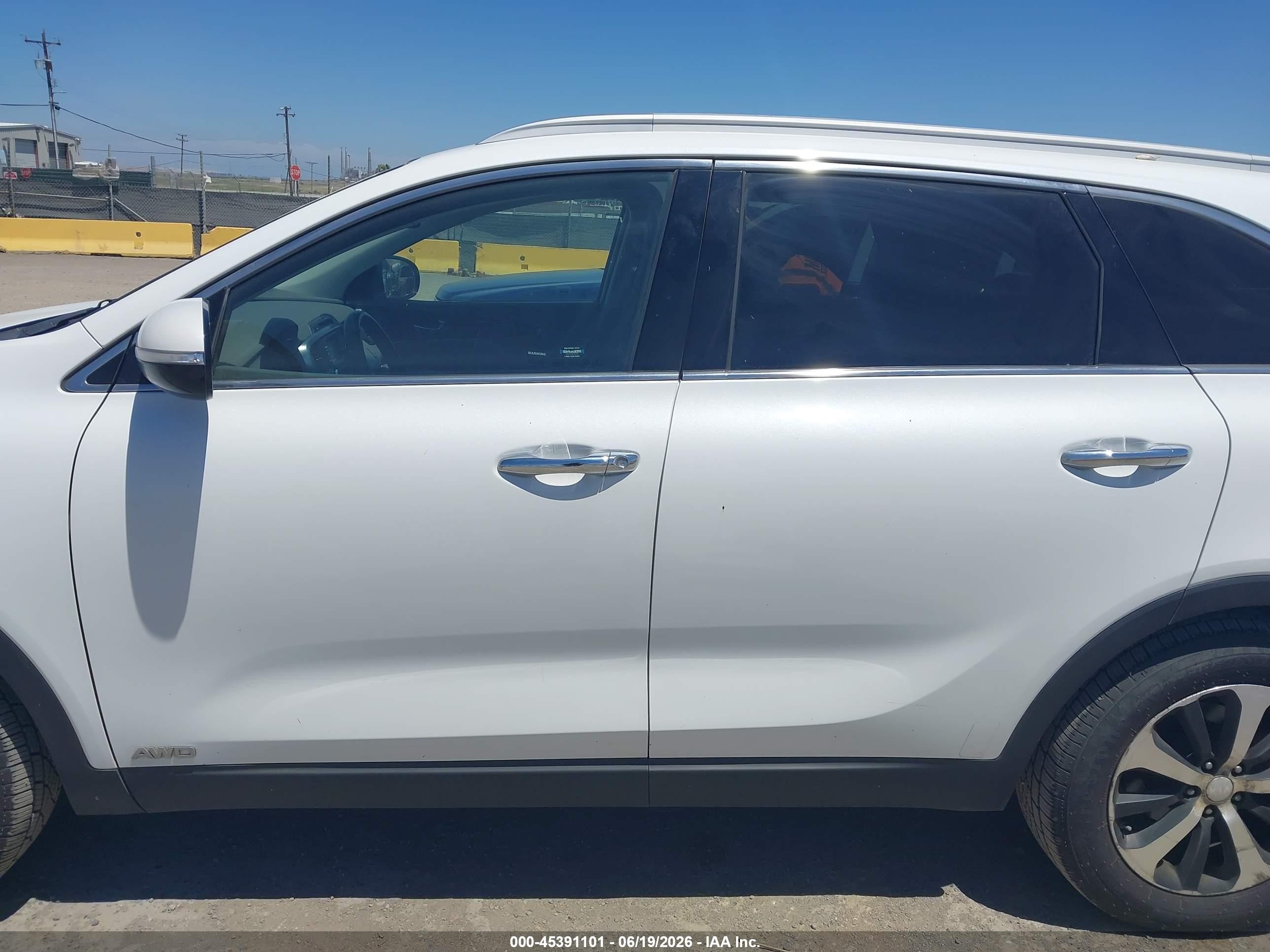 2016 Kia Sorento 2.0t Ex White vin: 5XYPHDA11GG035172