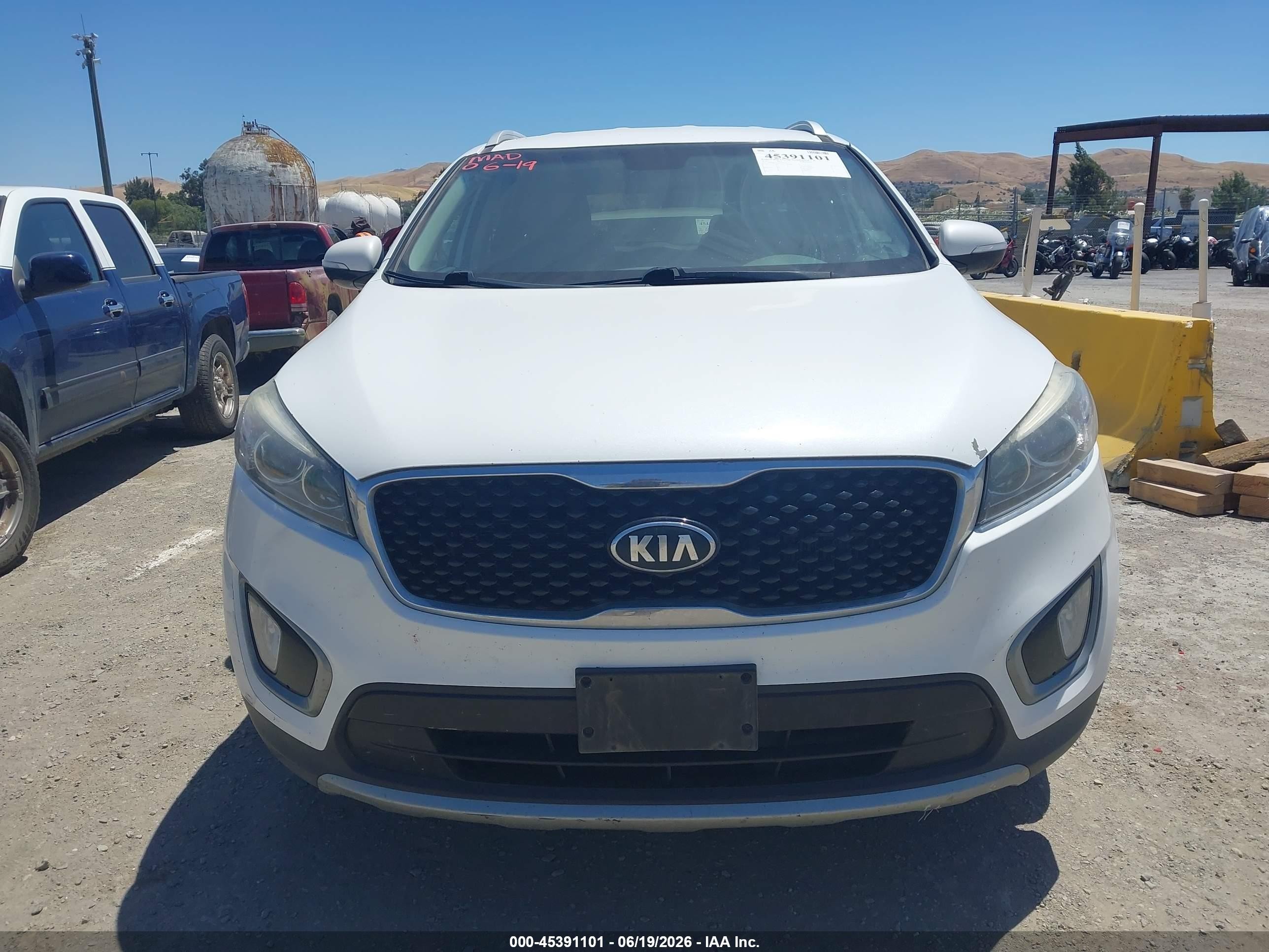 2016 Kia Sorento 2.0t Ex White vin: 5XYPHDA11GG035172