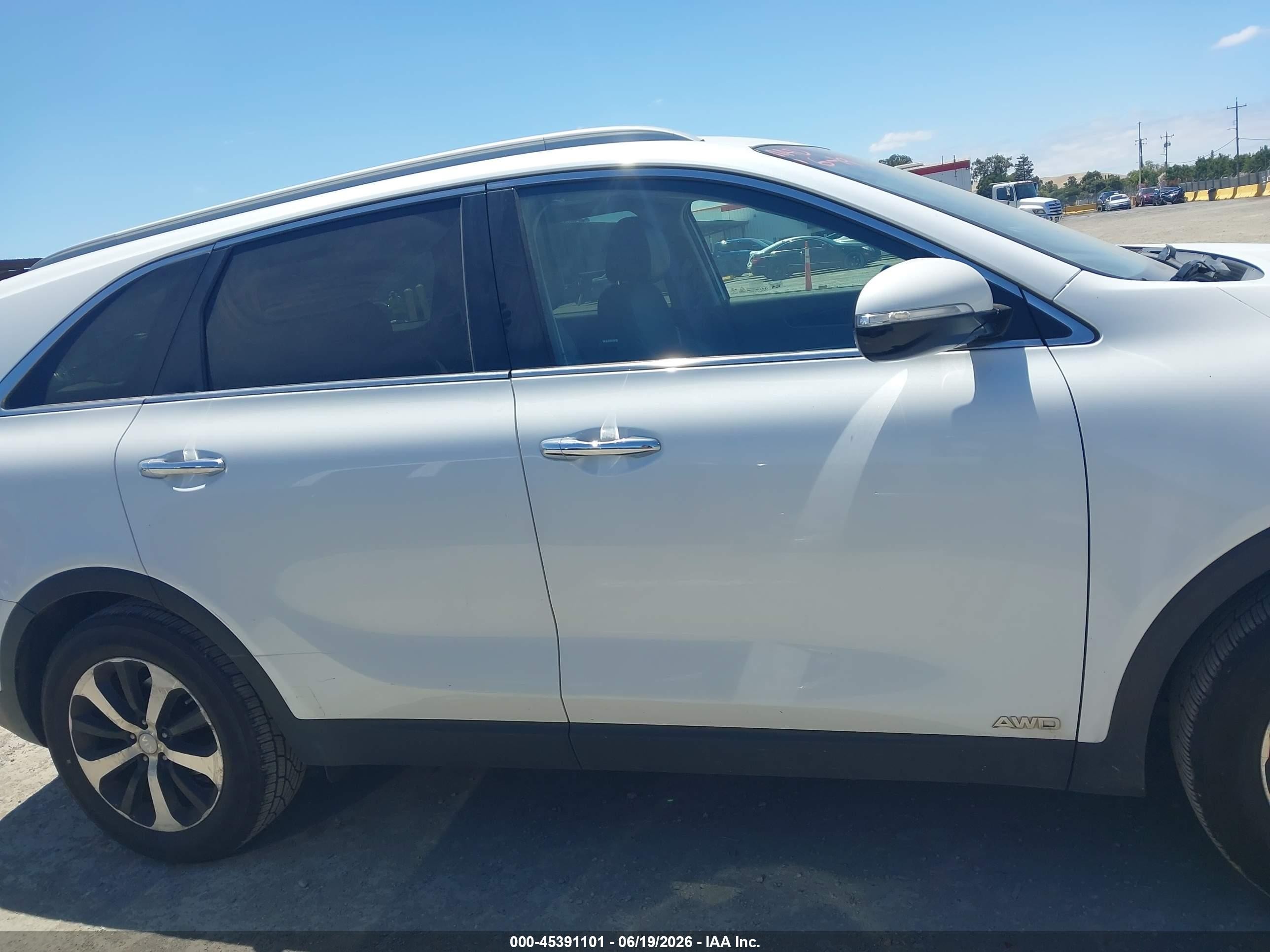 2016 Kia Sorento 2.0t Ex White vin: 5XYPHDA11GG035172
