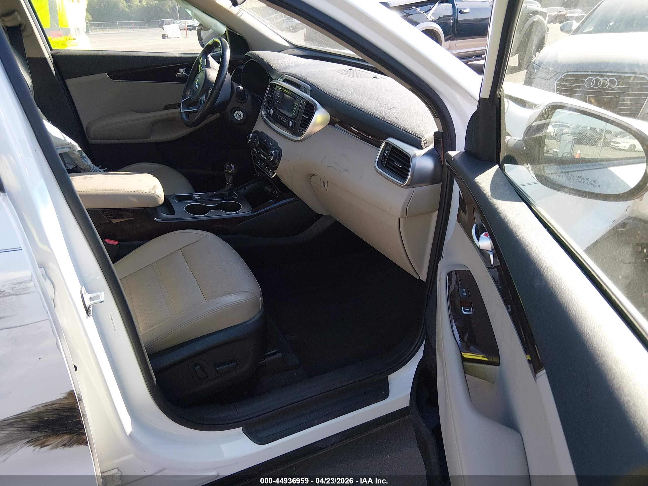 2016 Kia Sorento 2.0t Ex White vin: 5XYPHDA13GG031785