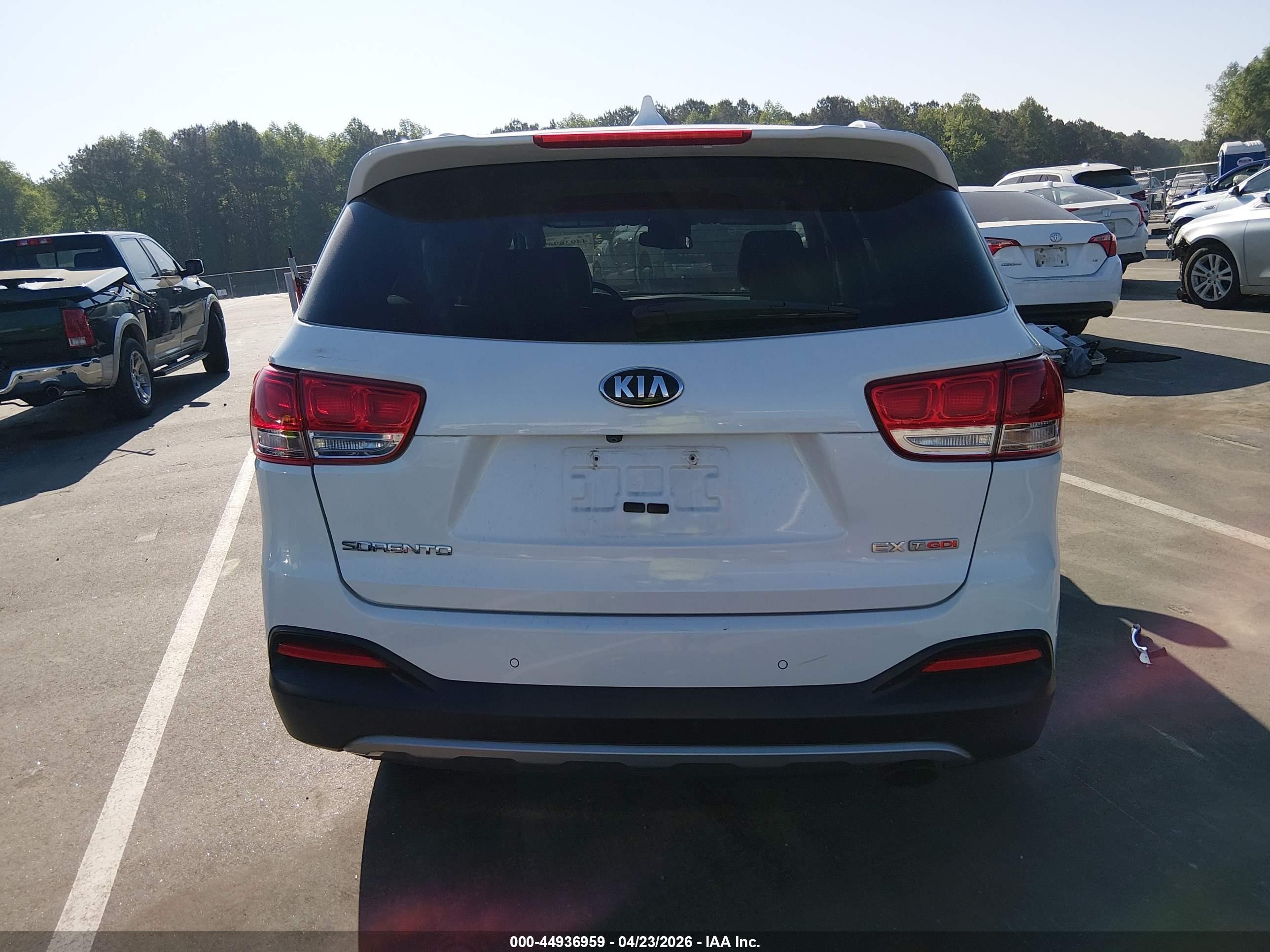 2016 Kia Sorento 2.0t Ex White vin: 5XYPHDA13GG031785