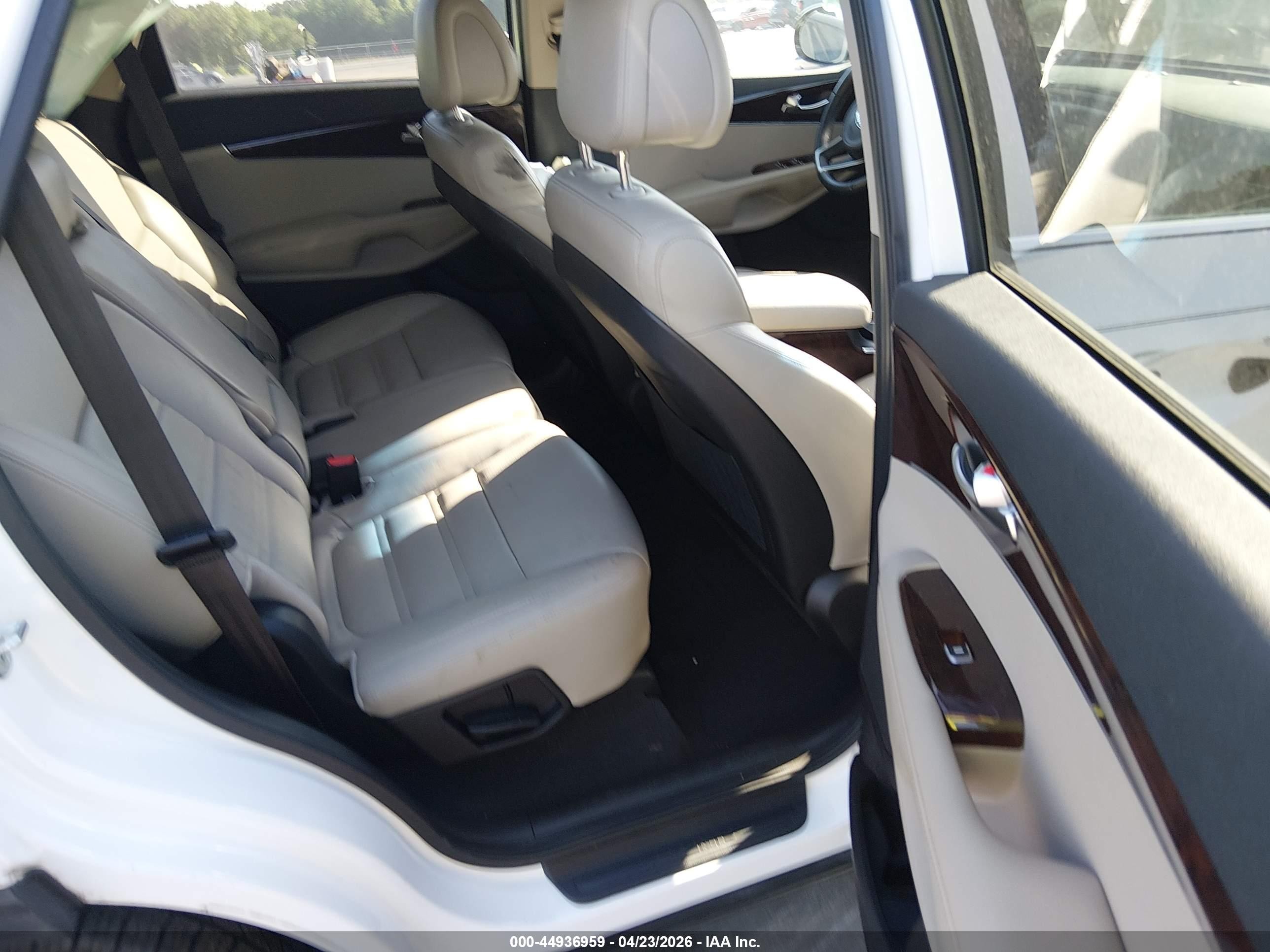 2016 Kia Sorento 2.0t Ex White vin: 5XYPHDA13GG031785