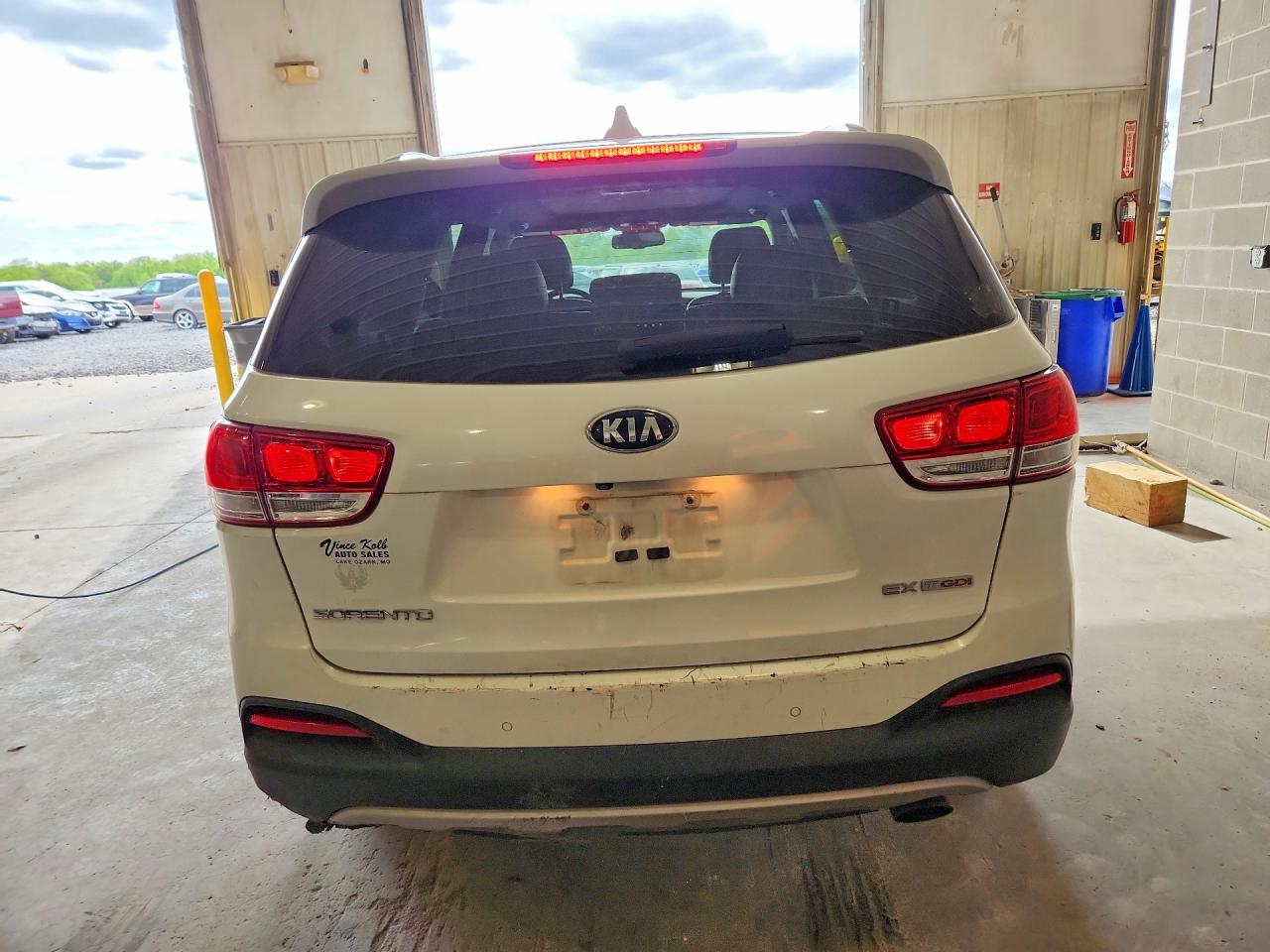 2017 Kia Sorento Ex White vin: 5XYPHDA1XHG253841