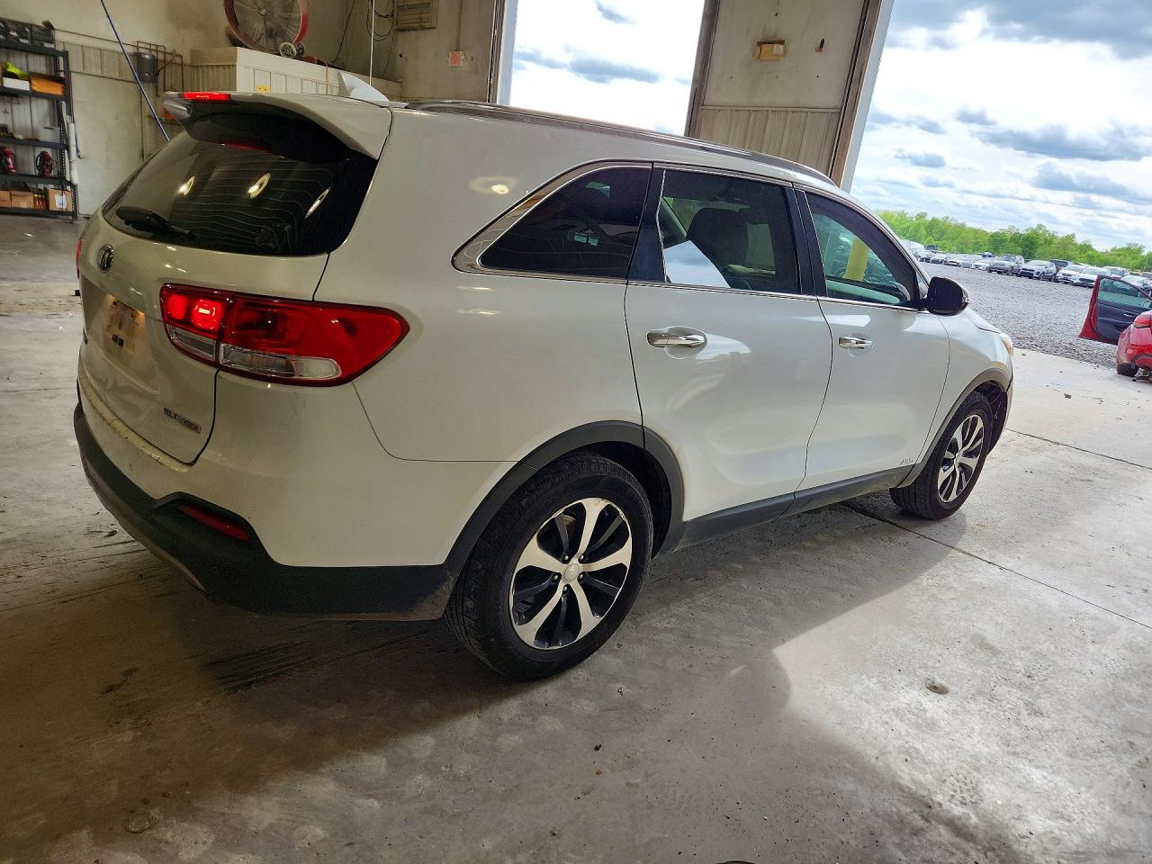 2017 Kia Sorento Ex White vin: 5XYPHDA1XHG253841