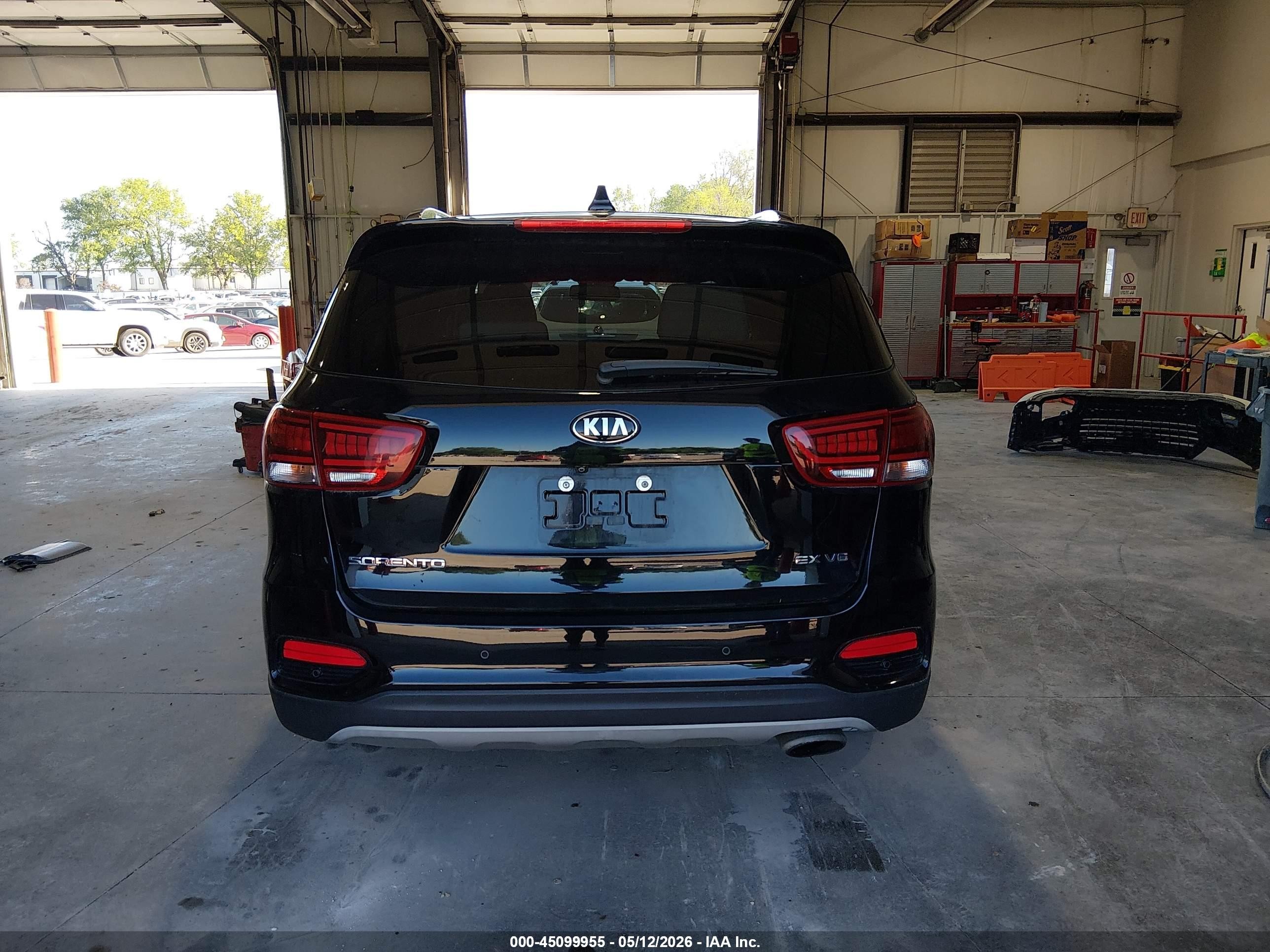 2019 Kia Sorento 3.3l Ex Black vin: 5XYPHDA54KG494188