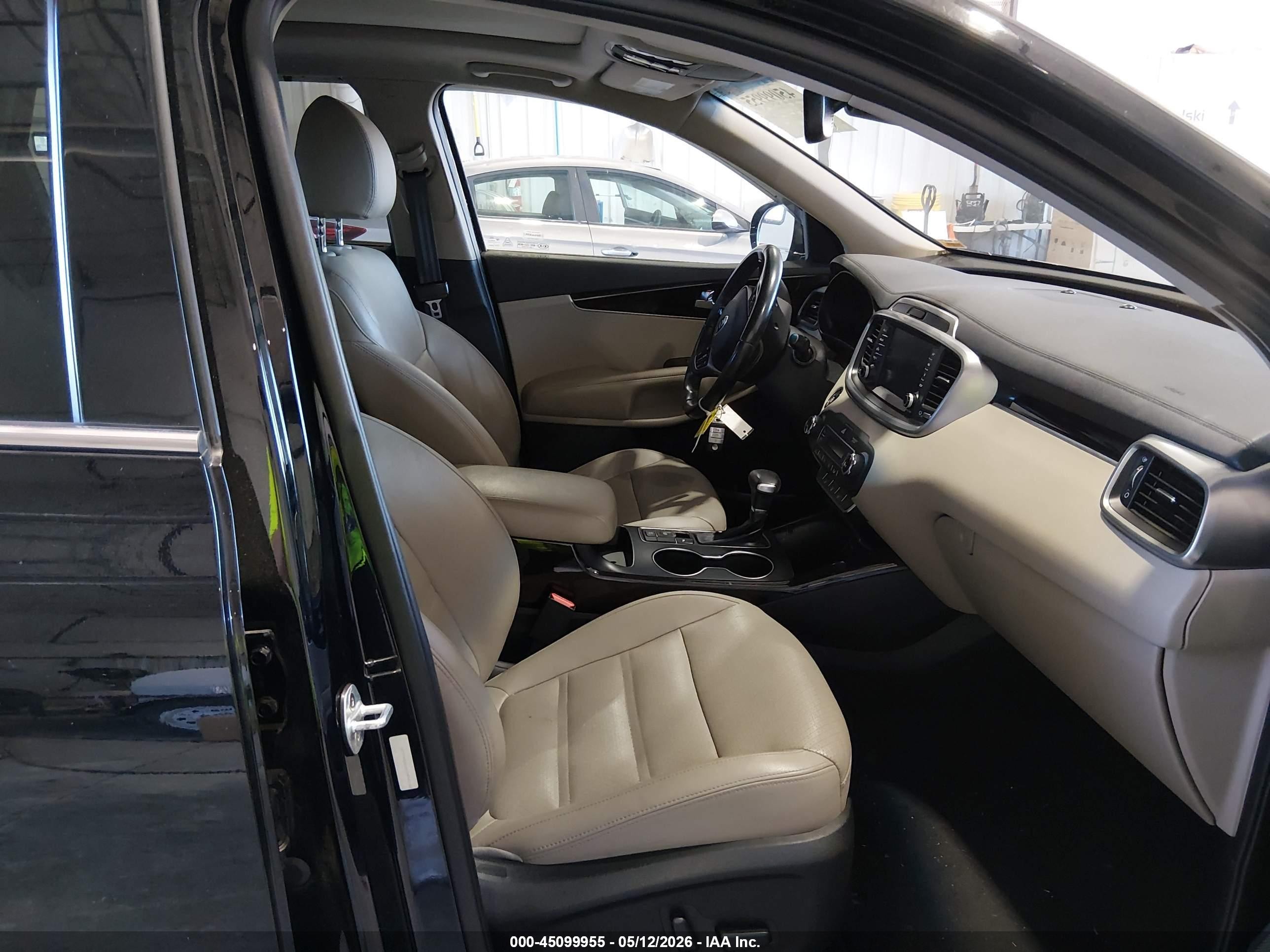 2019 Kia Sorento 3.3l Ex Black vin: 5XYPHDA54KG494188